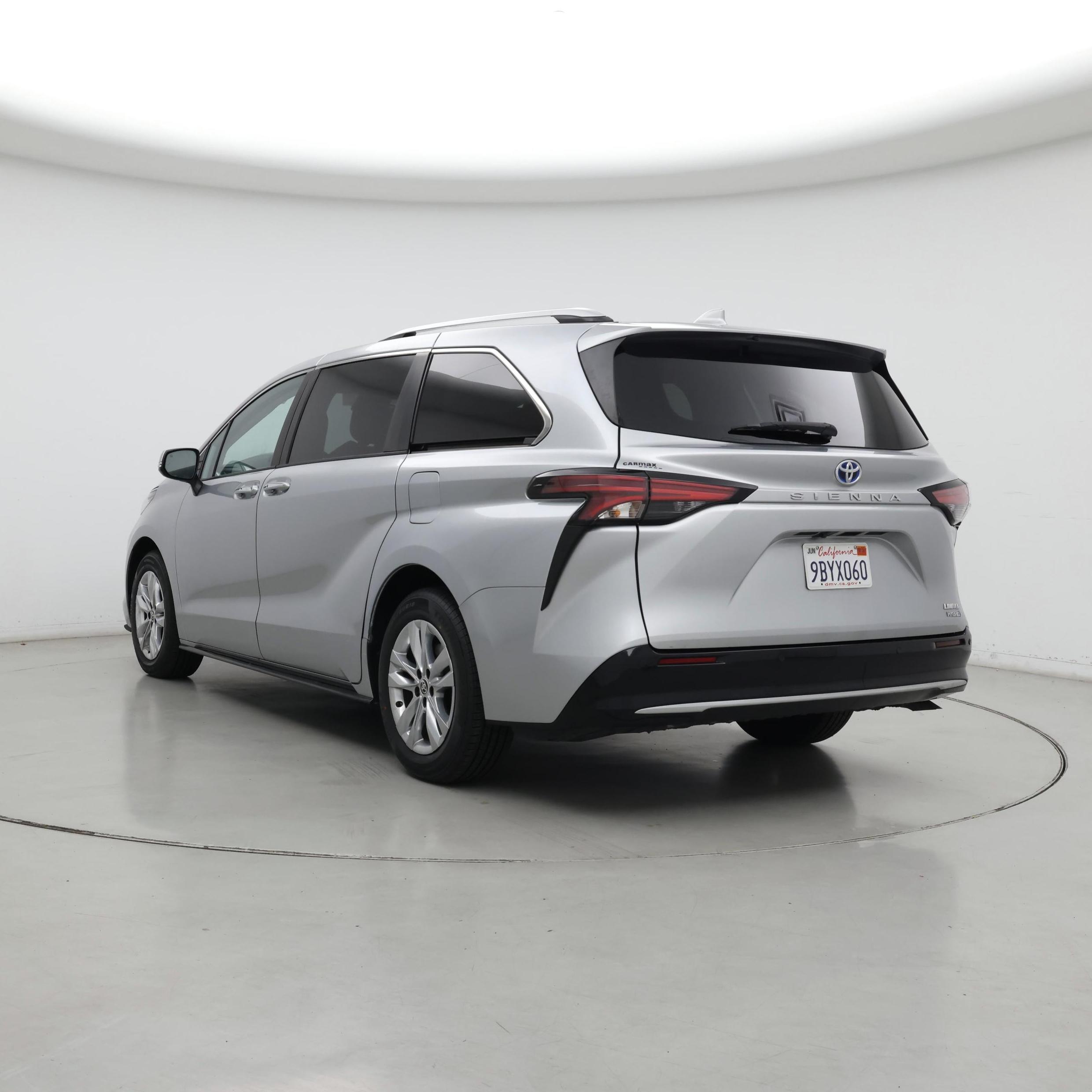 Thumbnail: 2022 Toyota Sienna - 2