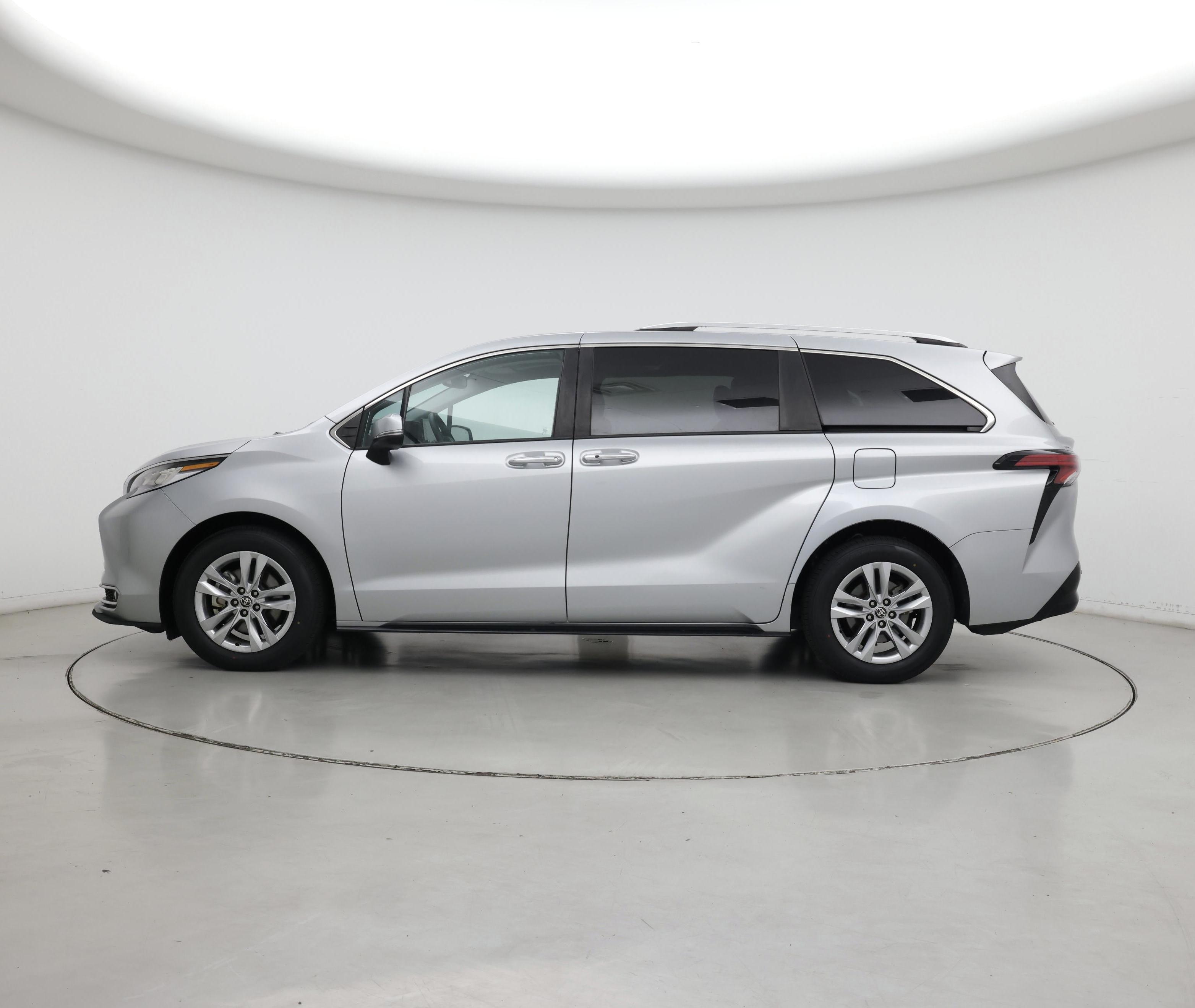 Thumbnail: 2022 Toyota Sienna - 3