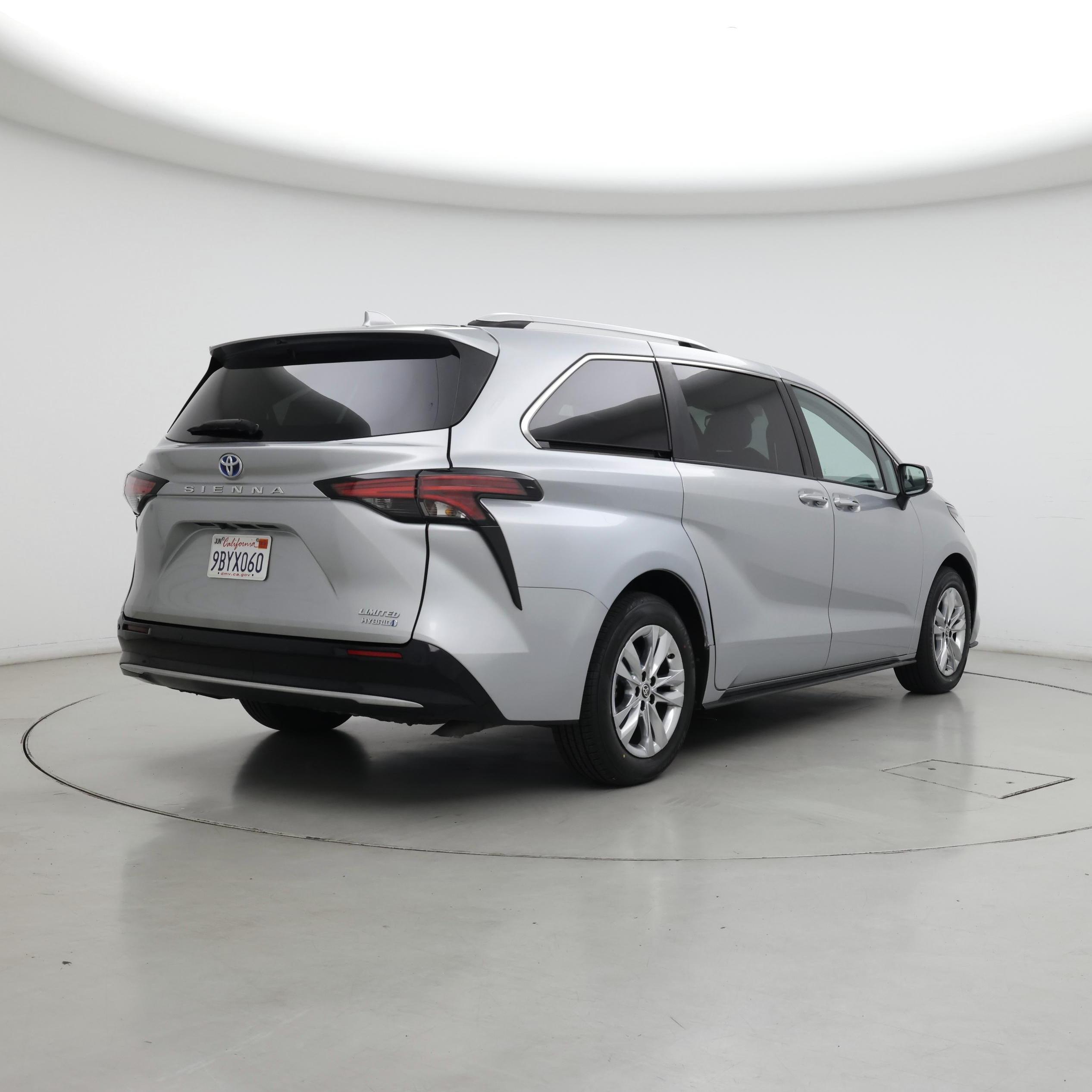 Thumbnail: 2022 Toyota Sienna - 8