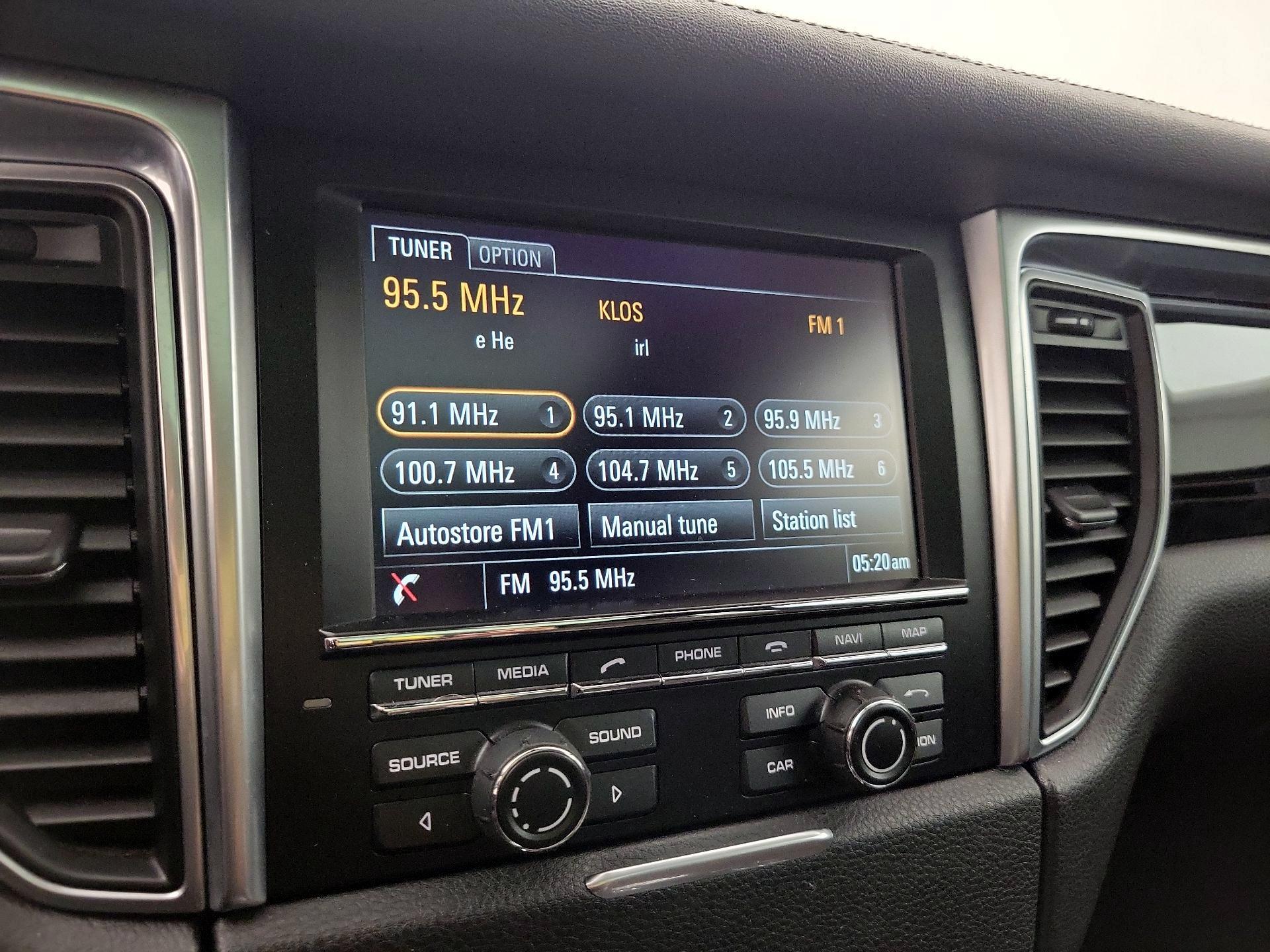 Thumbnail: 2015 Porsche Macan - 16