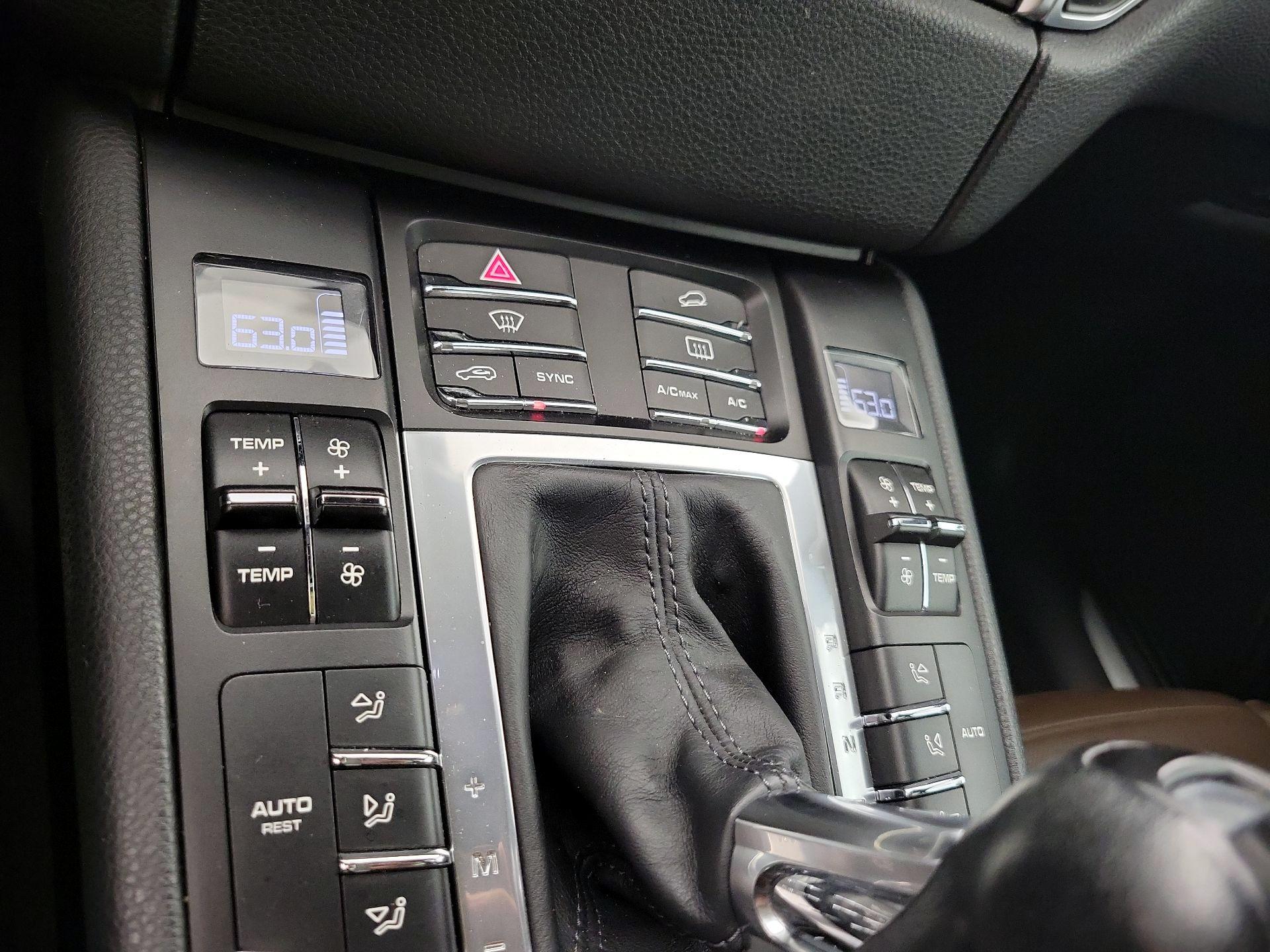 Thumbnail: 2015 Porsche Macan - 17