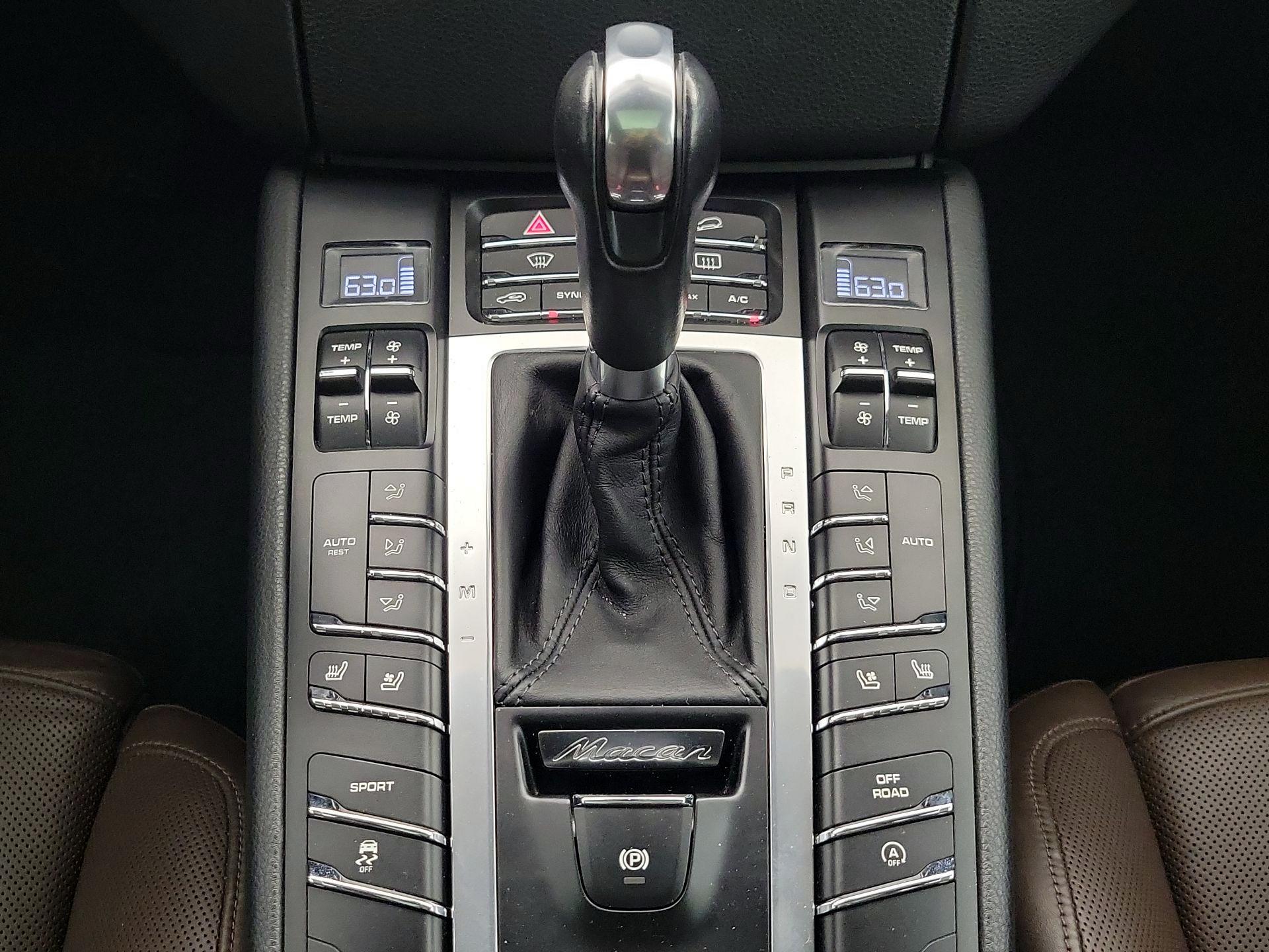 Thumbnail: 2015 Porsche Macan - 18