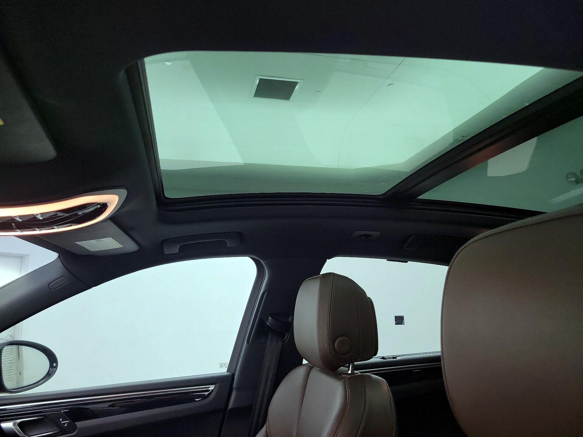 Thumbnail: 2015 Porsche Macan - 20