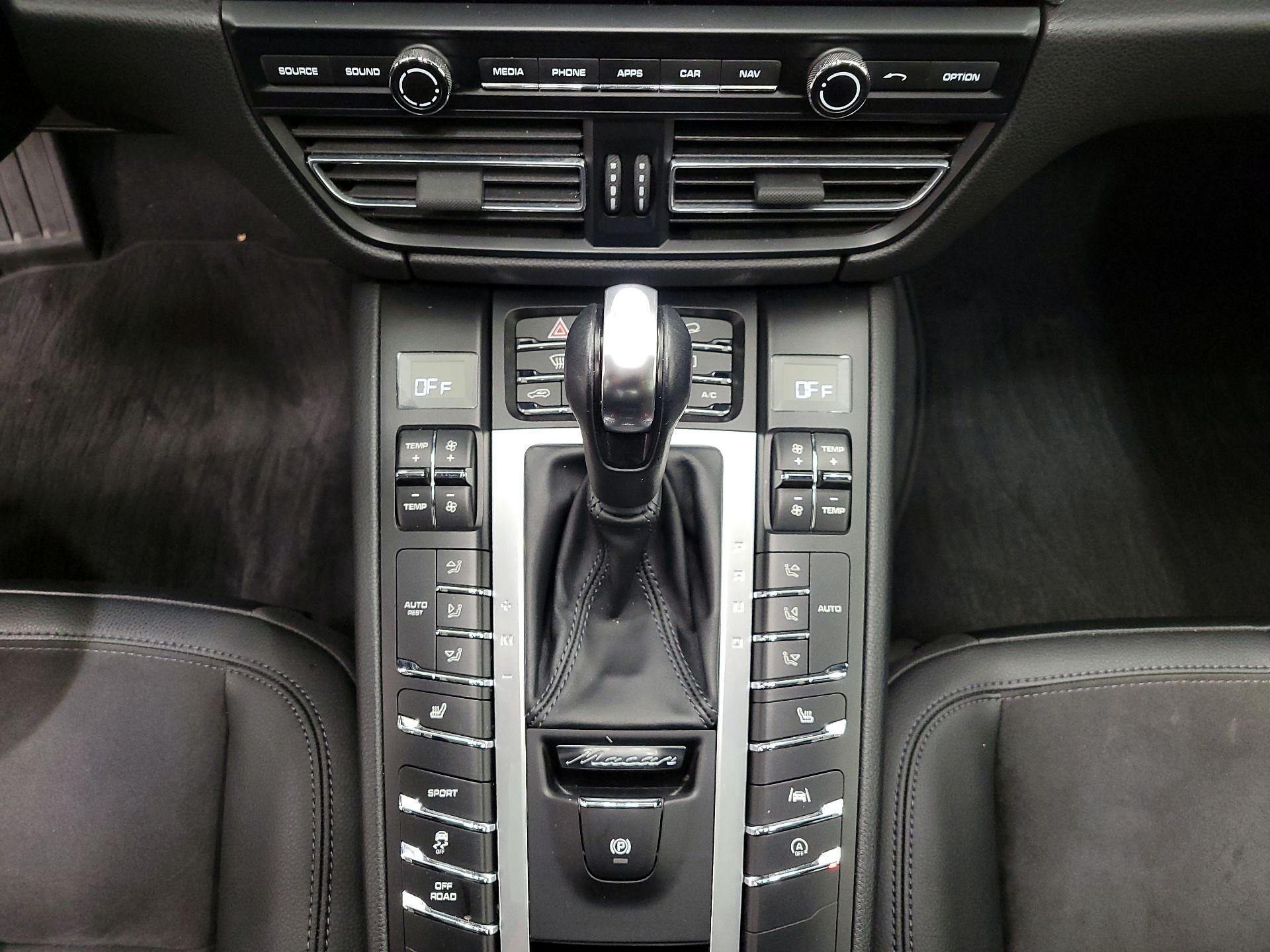 Thumbnail: 2021 Porsche Macan - 18