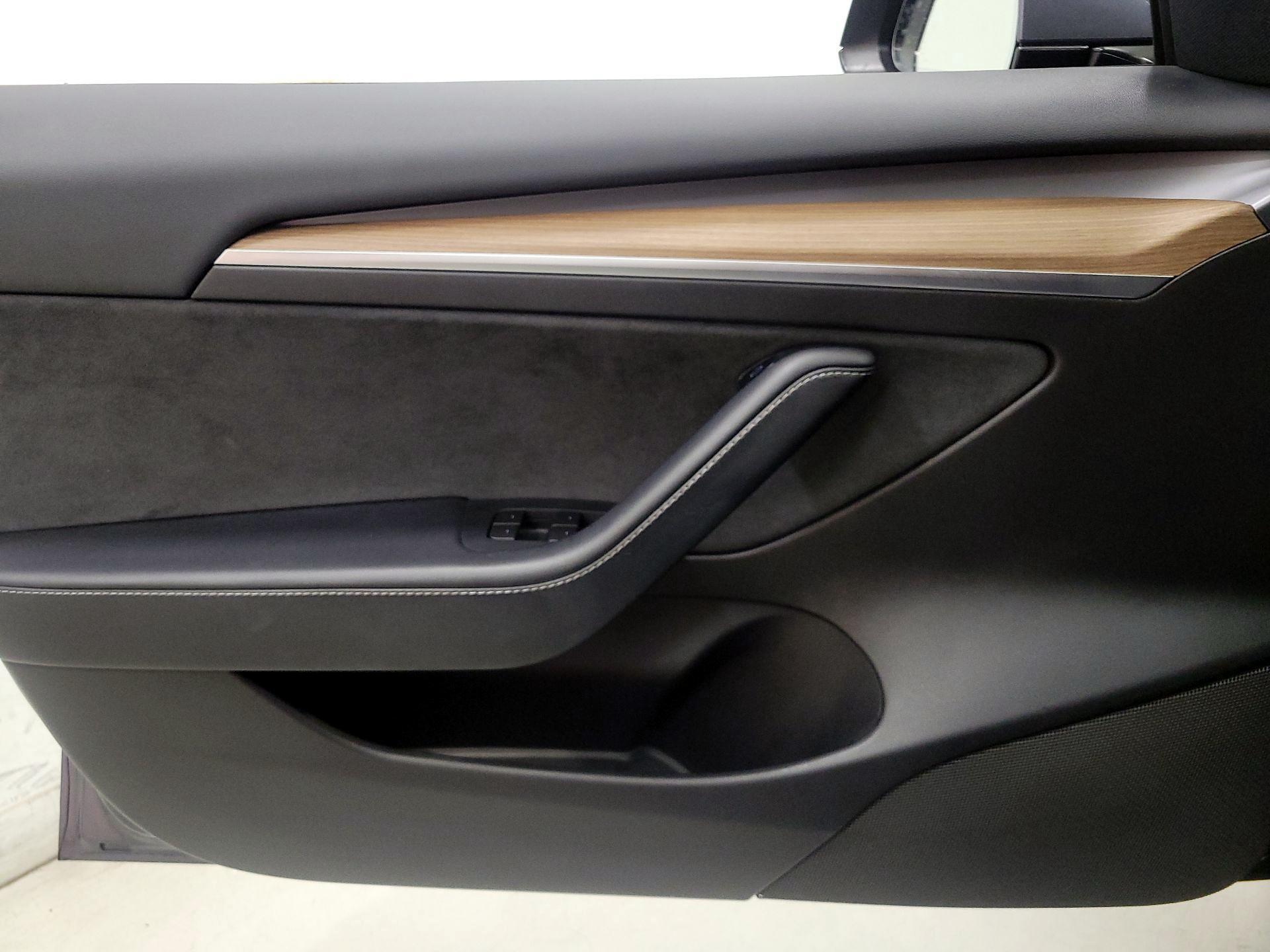 Thumbnail: 2021 Tesla Model 3 - 12
