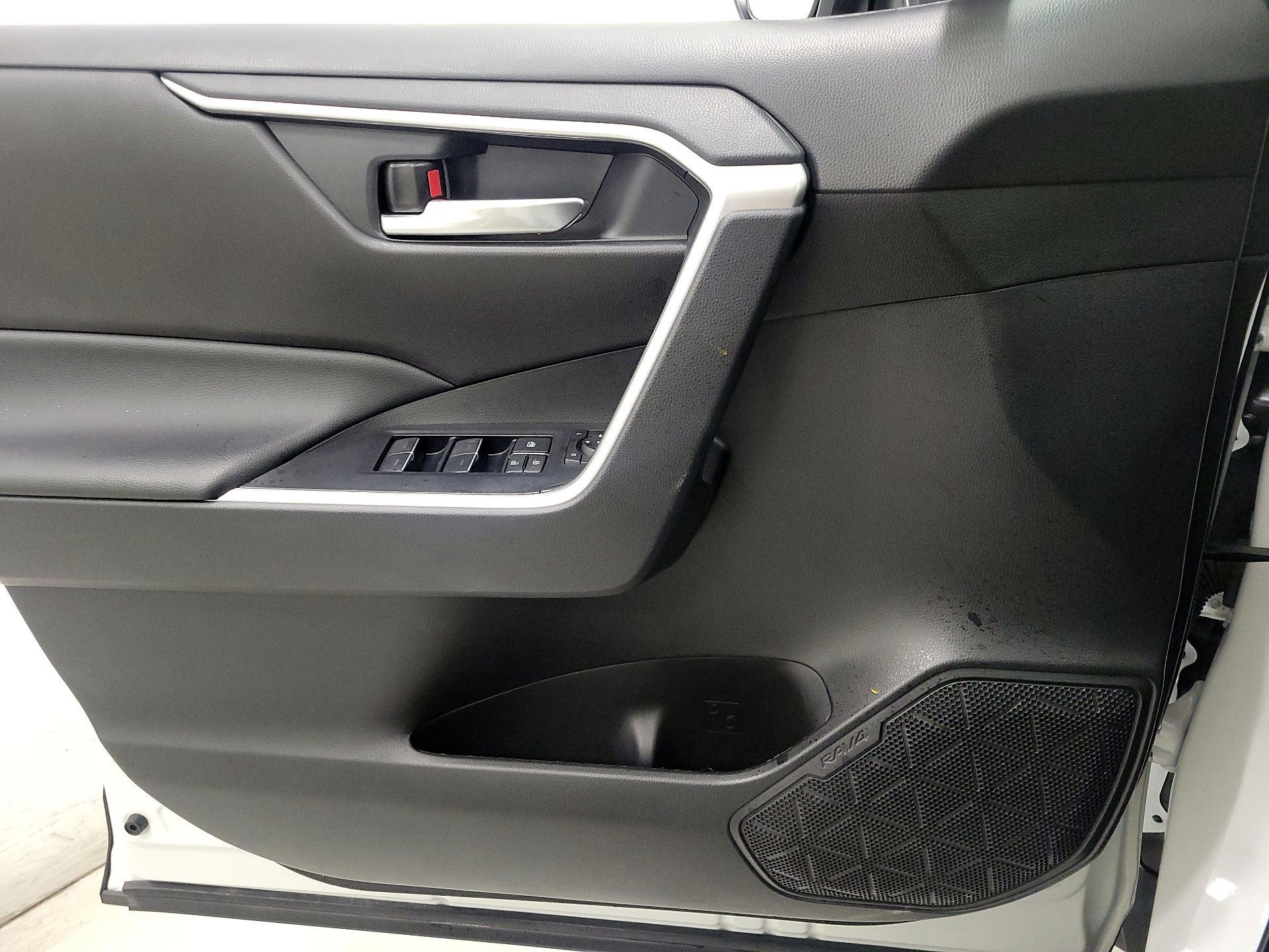 Thumbnail: 2022 Toyota RAV4 - 12