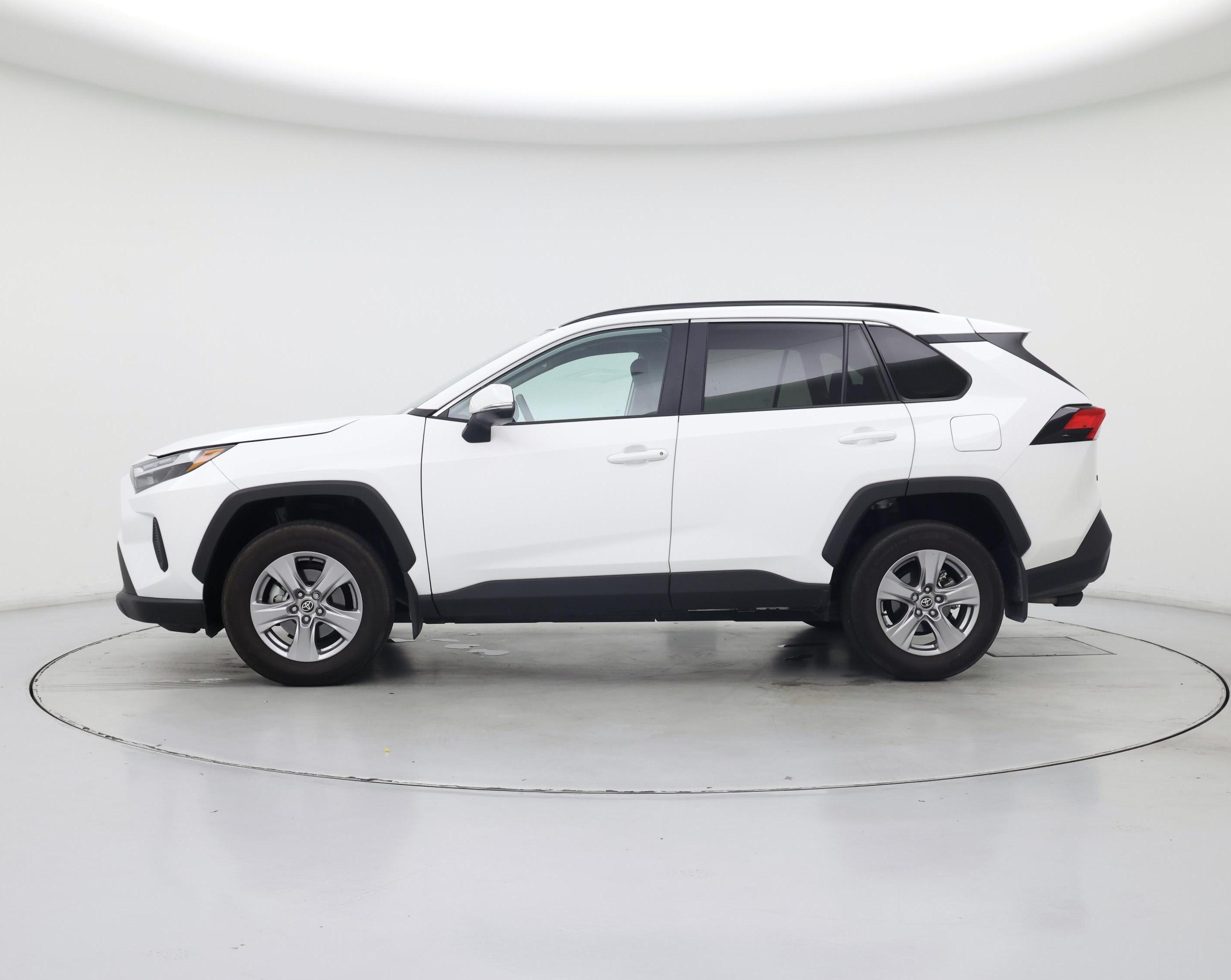 Thumbnail: 2022 Toyota RAV4 - 3
