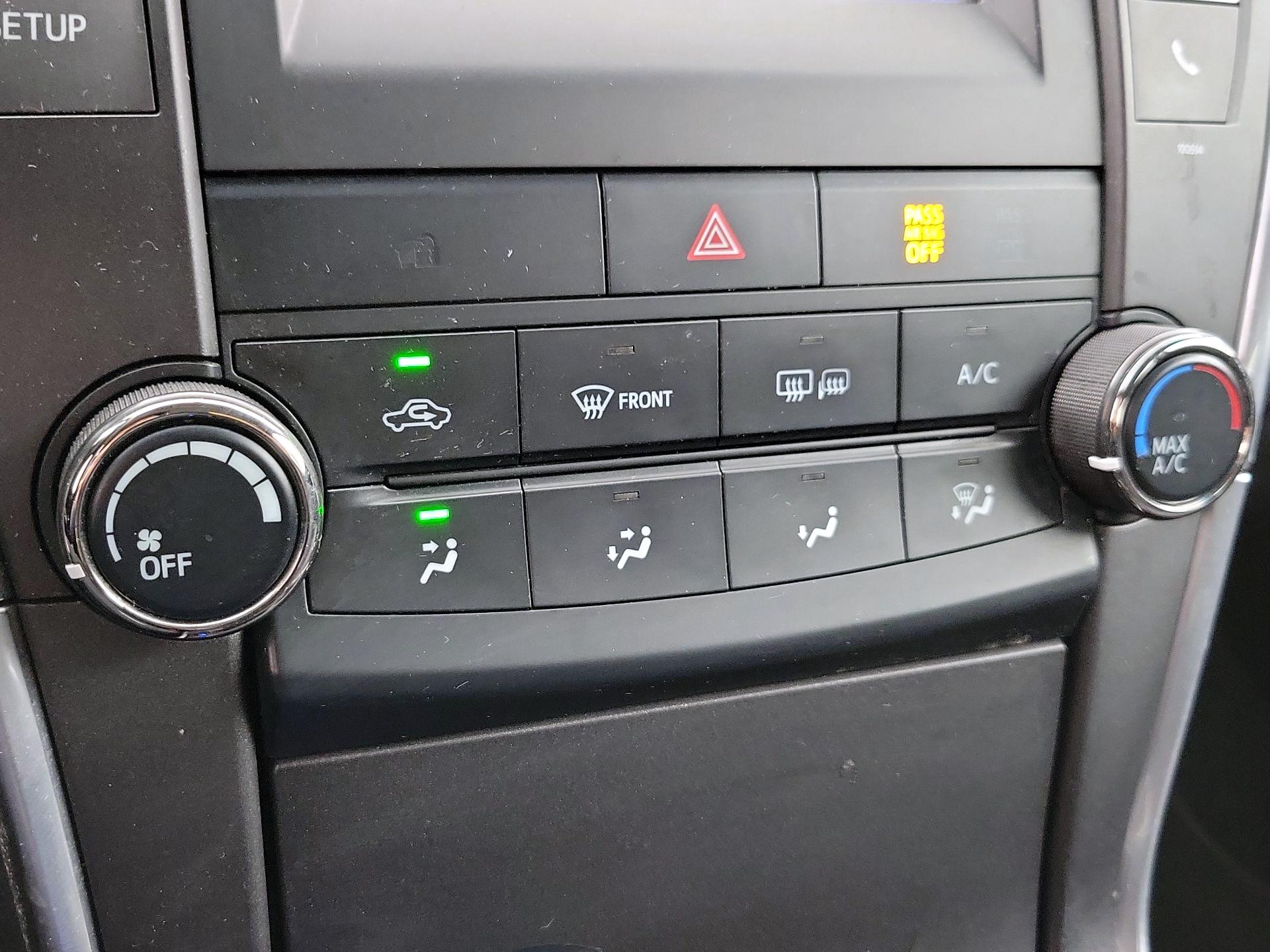 Thumbnail: 2016 Toyota Camry - 16