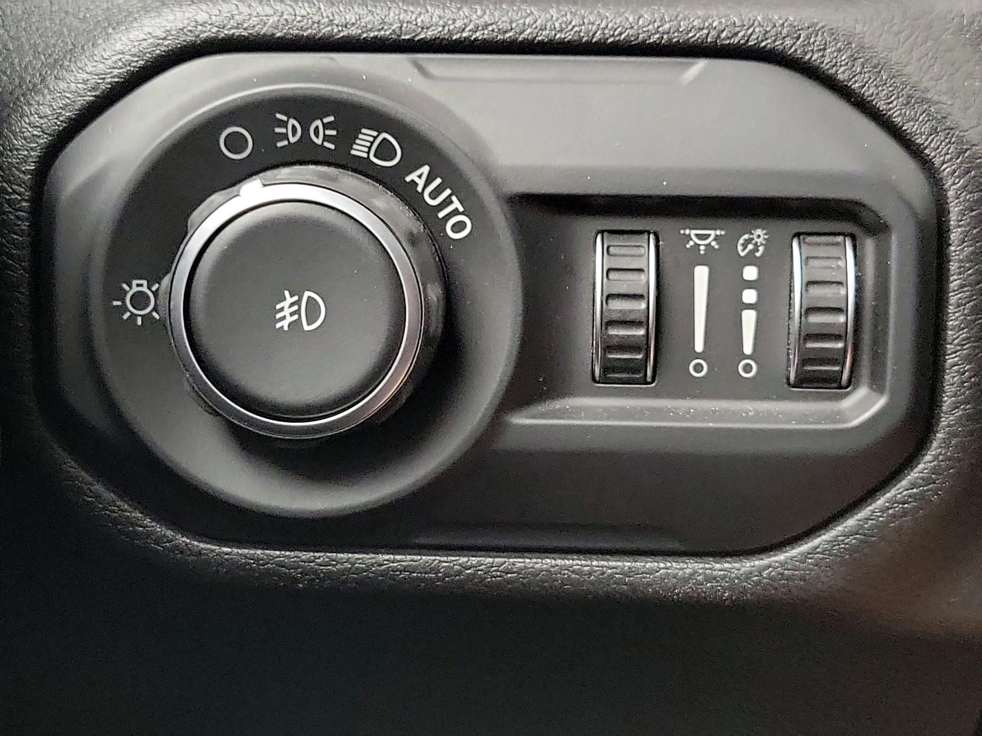 Thumbnail: 2018 Jeep Wrangler - 13