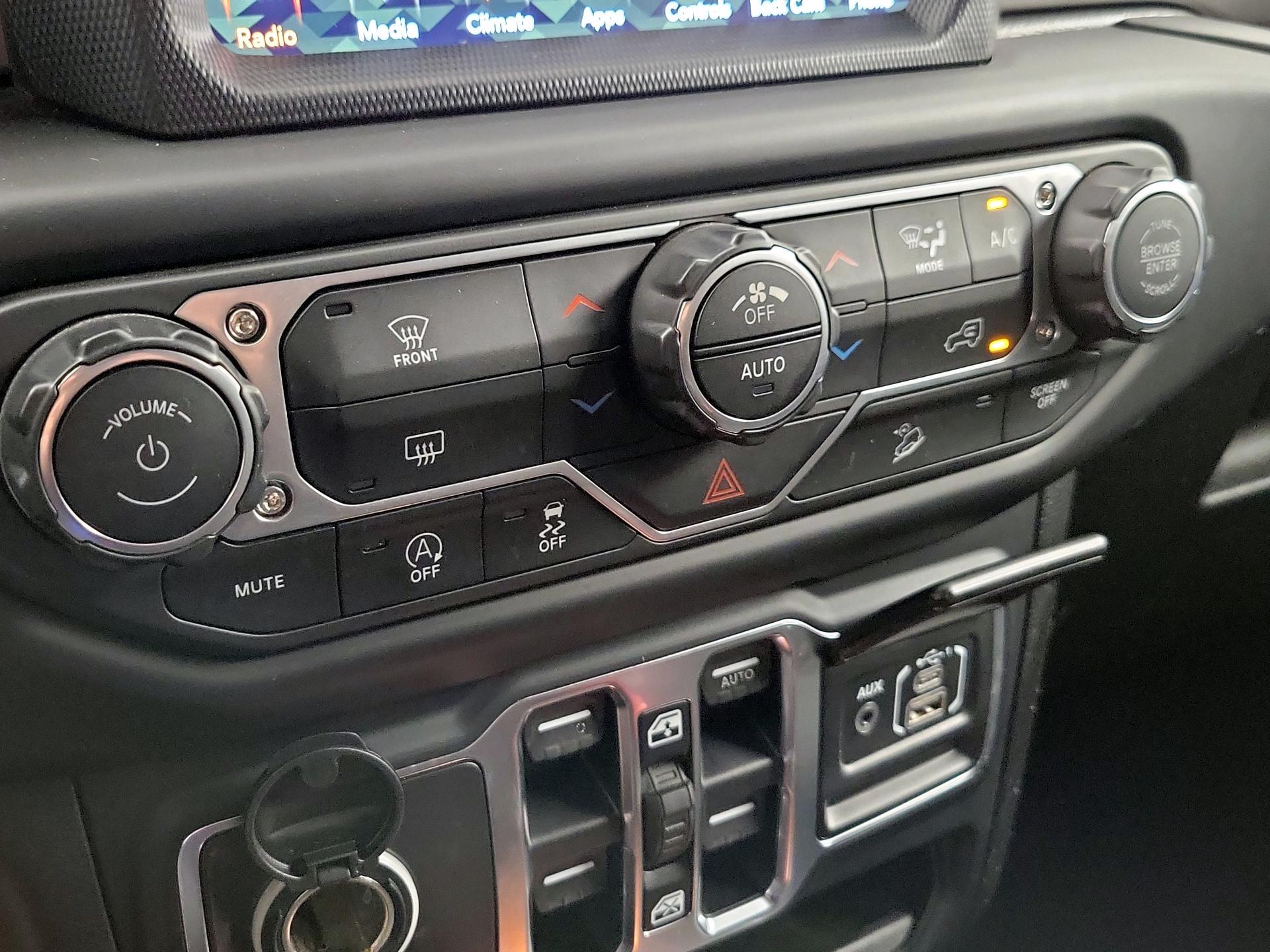 Thumbnail: 2018 Jeep Wrangler - 16