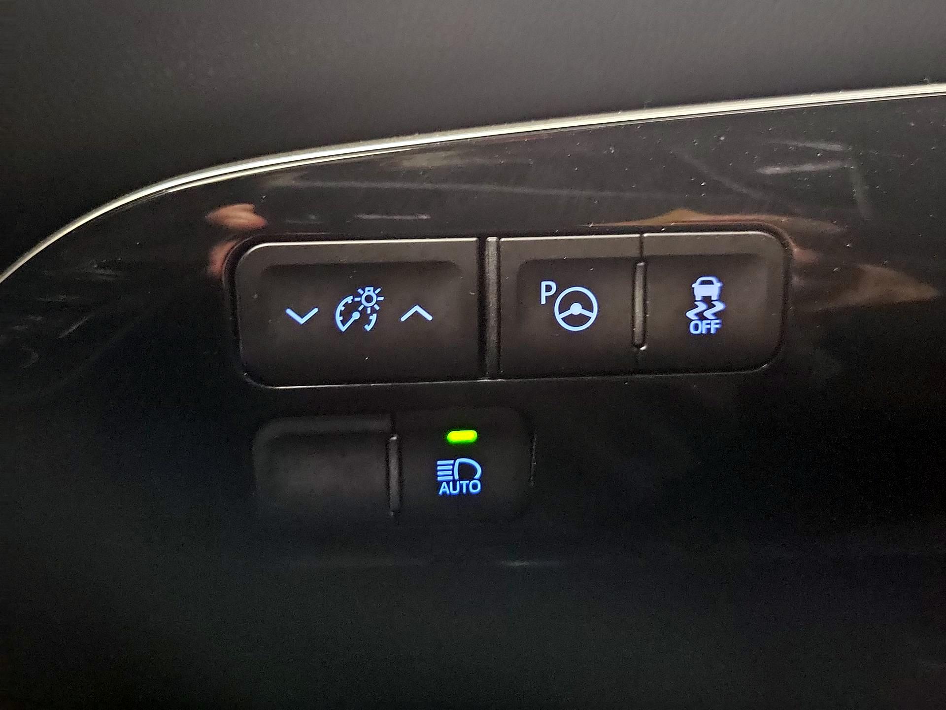 Thumbnail: 2017 Toyota Prius - 13
