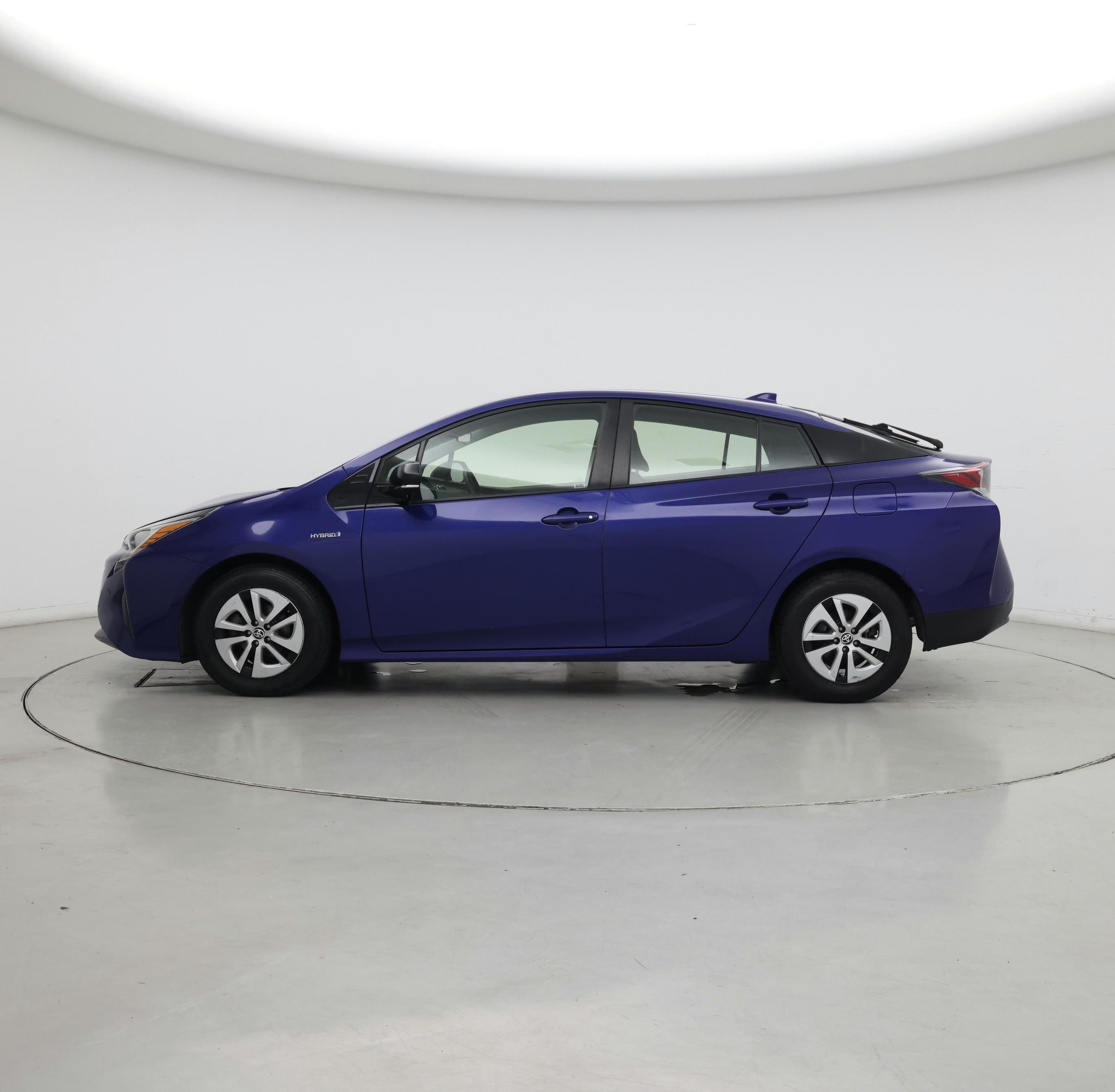 Thumbnail: 2017 Toyota Prius - 3