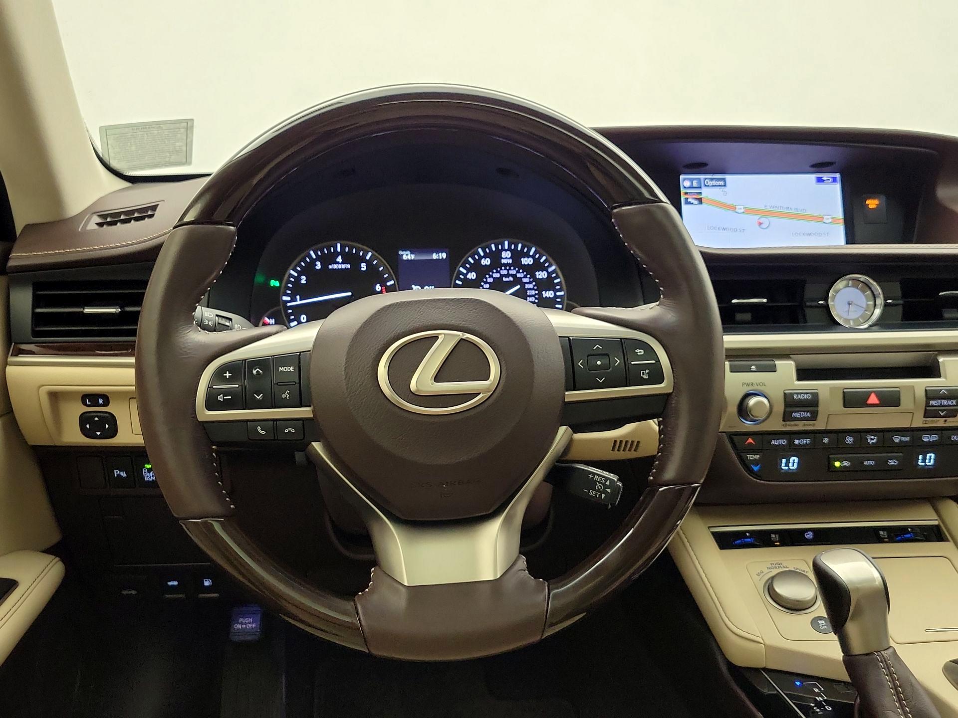 Thumbnail: 2016 Lexus ES - 10