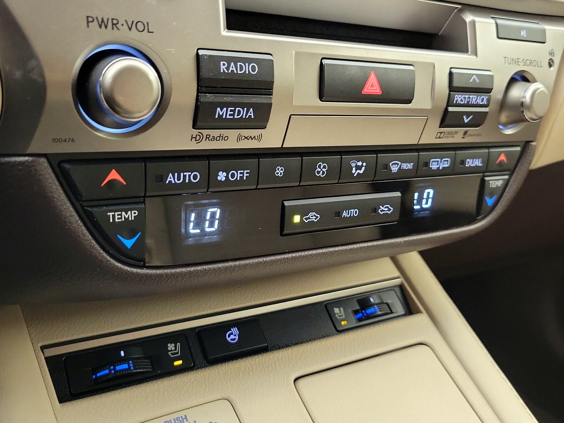 Thumbnail: 2016 Lexus ES - 17