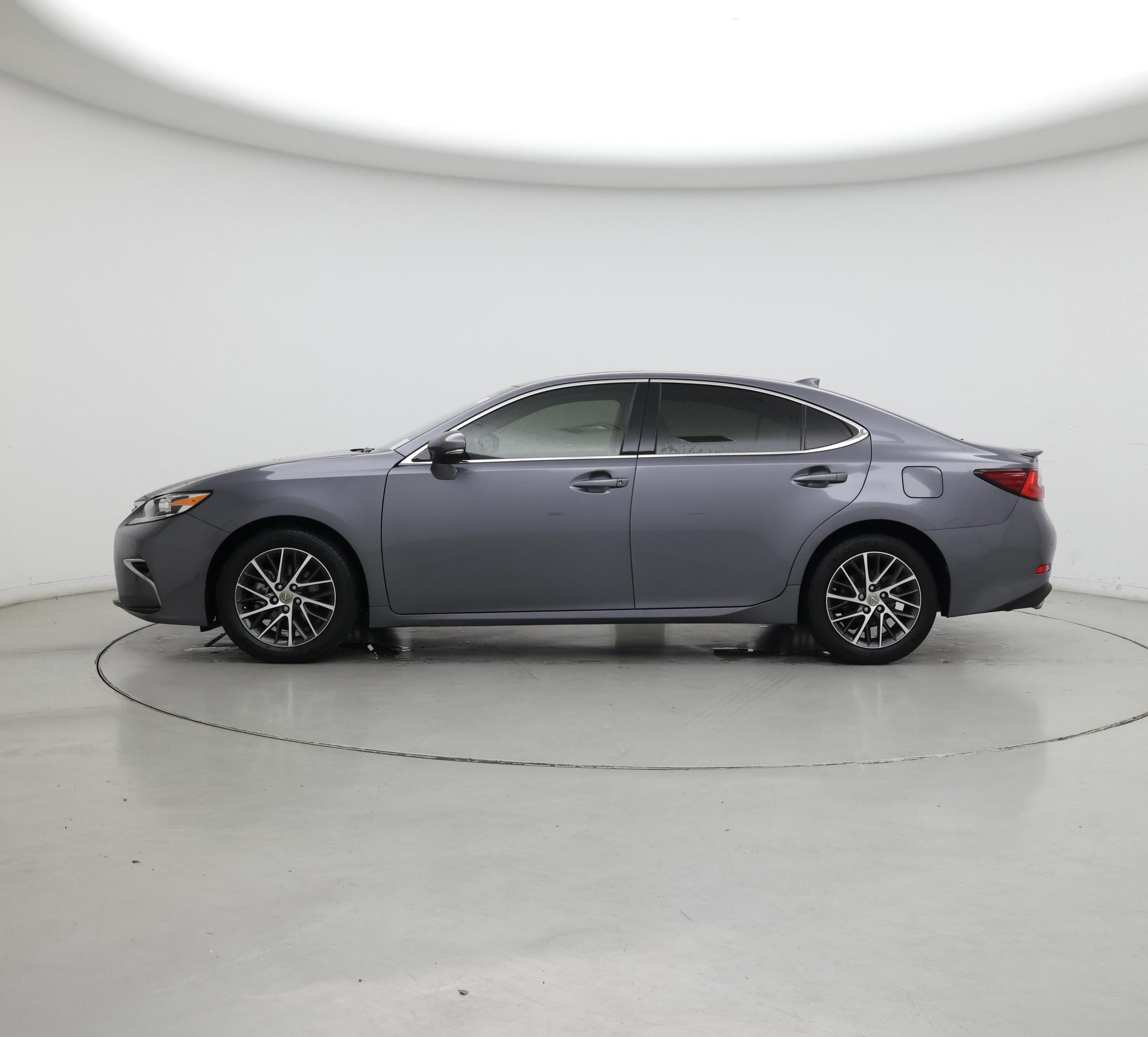 Thumbnail: 2016 Lexus ES - 3