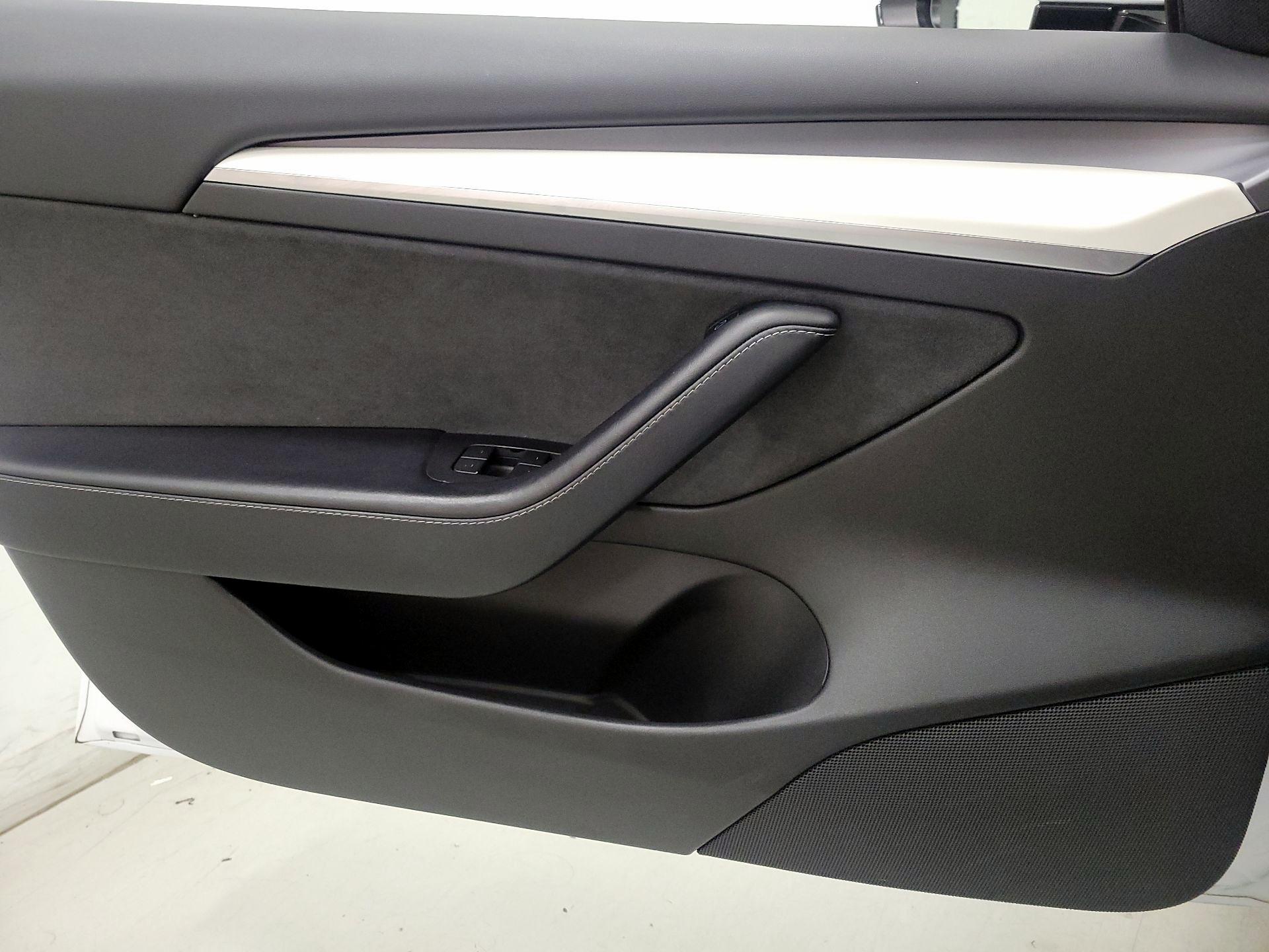Thumbnail: 2021 Tesla Model 3 - 12