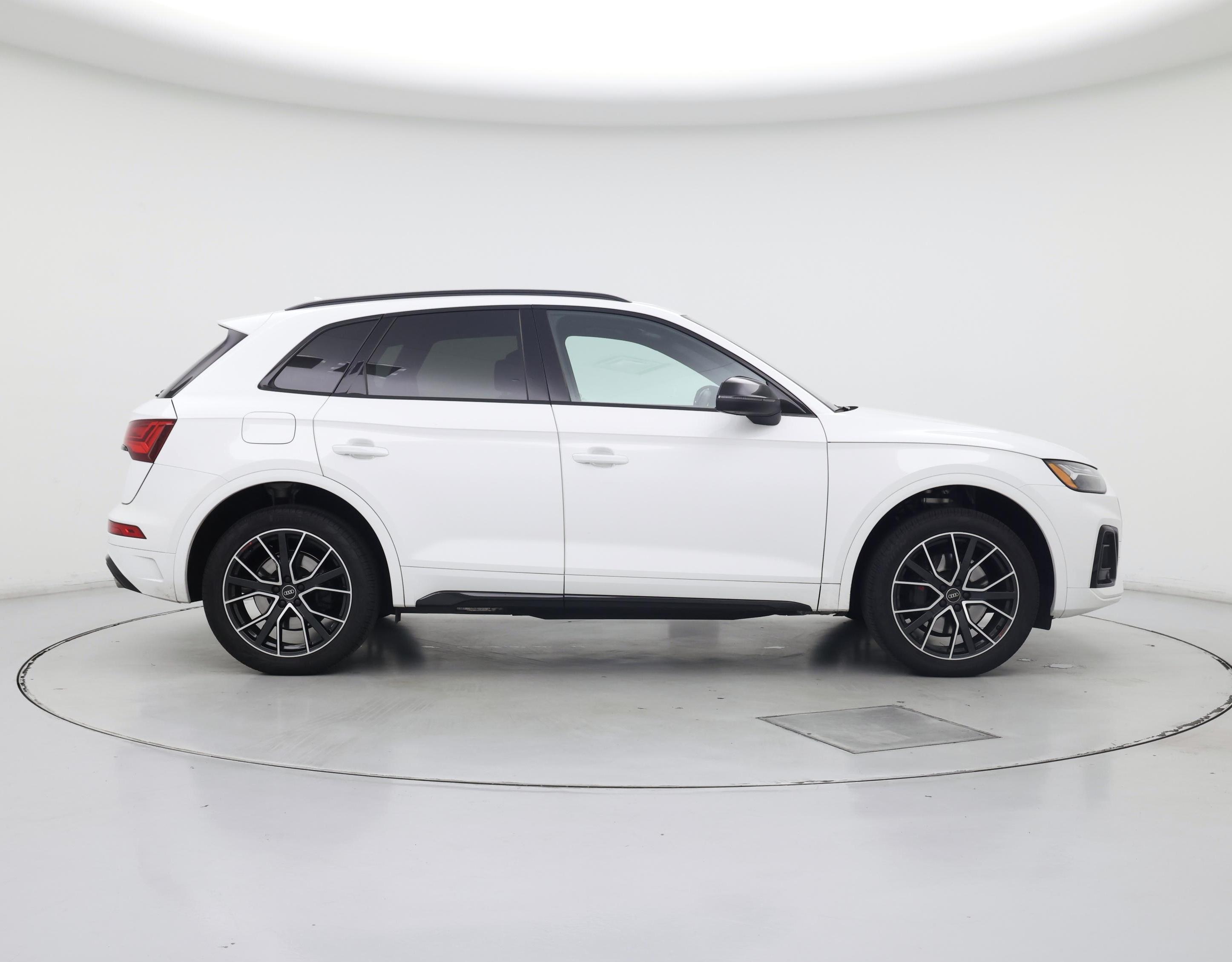 Thumbnail: 2023 Audi SQ5 - 7