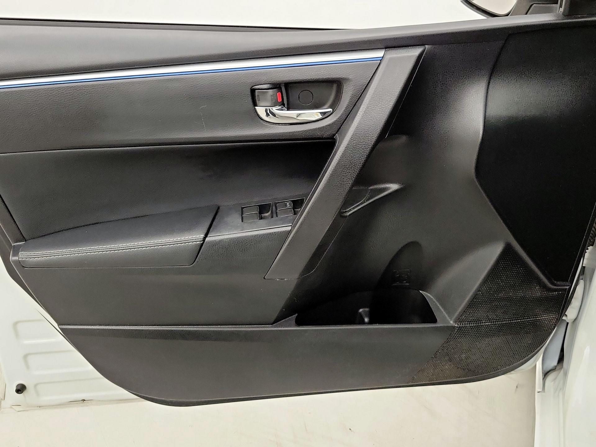 Thumbnail: 2015 Toyota Corolla - 12