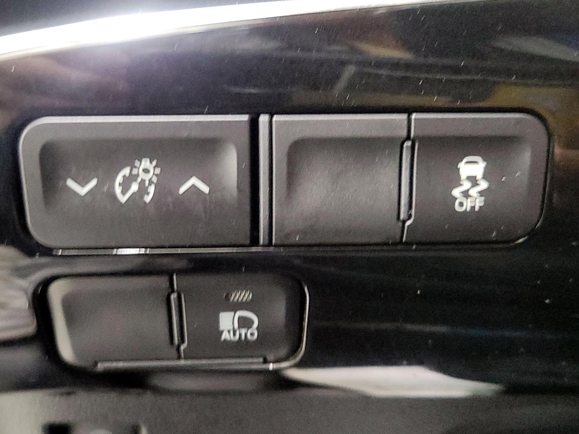 Thumbnail: 2021 Toyota Prius Prime - 13