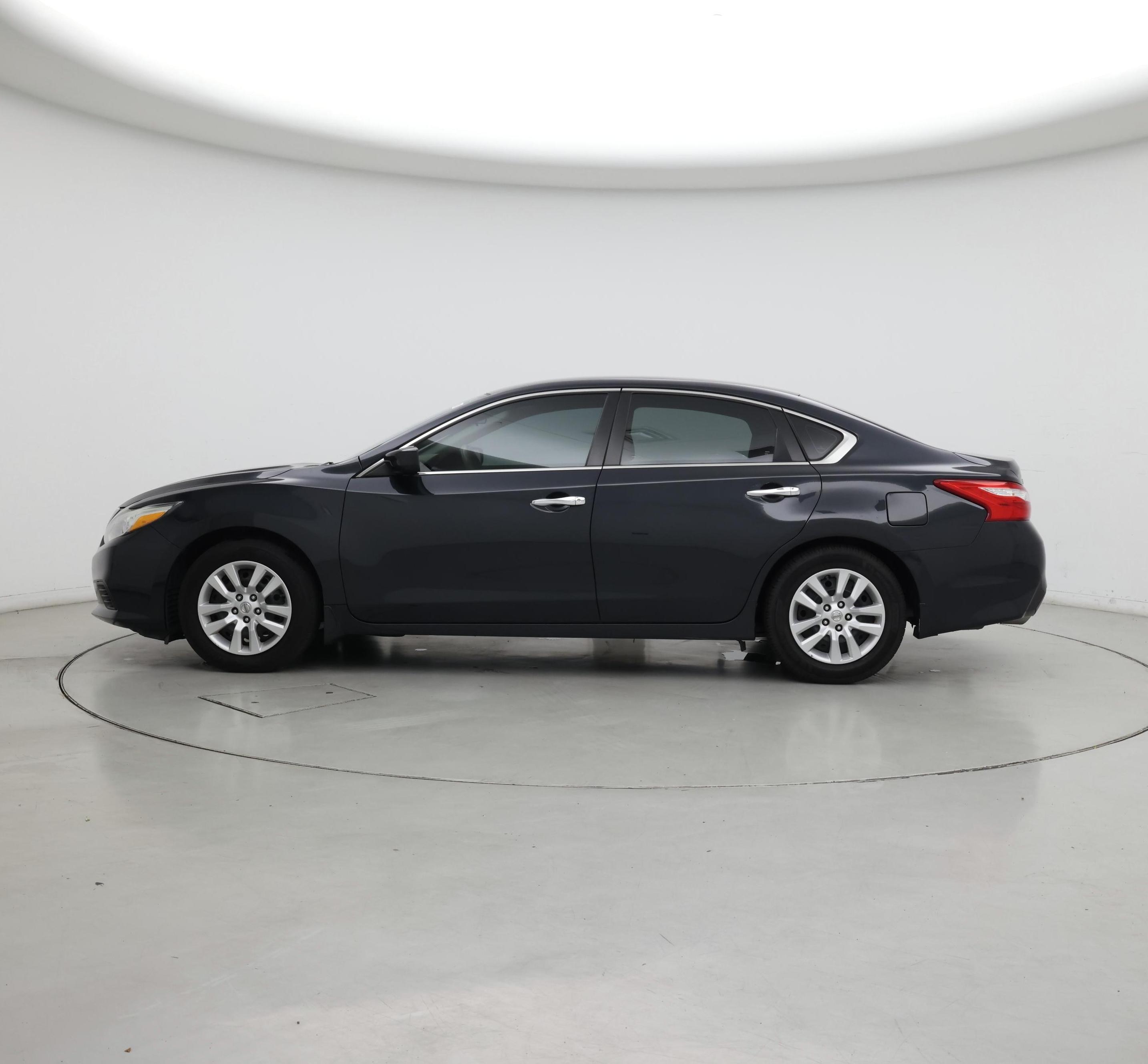 Thumbnail: 2017 Nissan Altima - 3