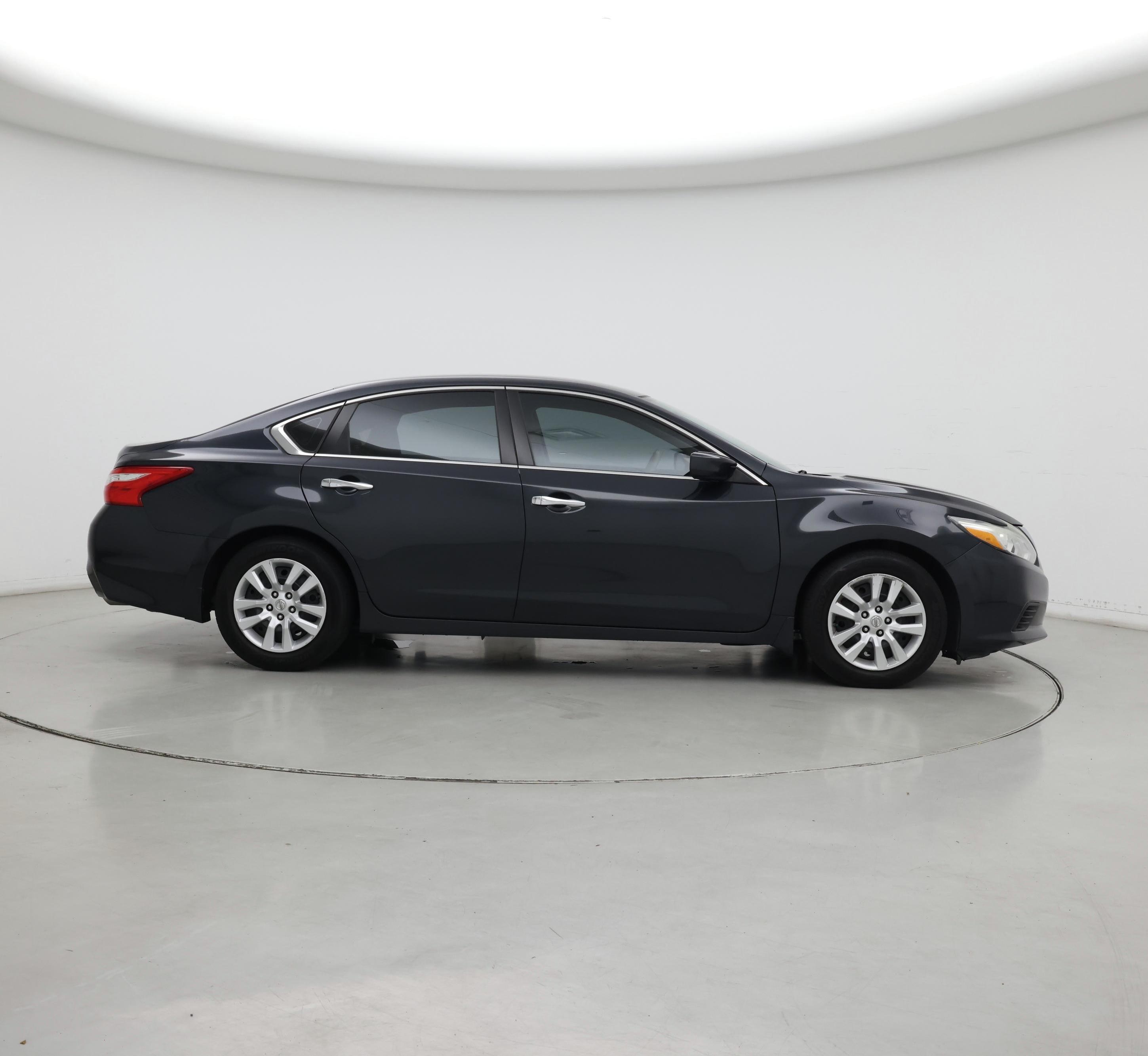 Thumbnail: 2017 Nissan Altima - 7