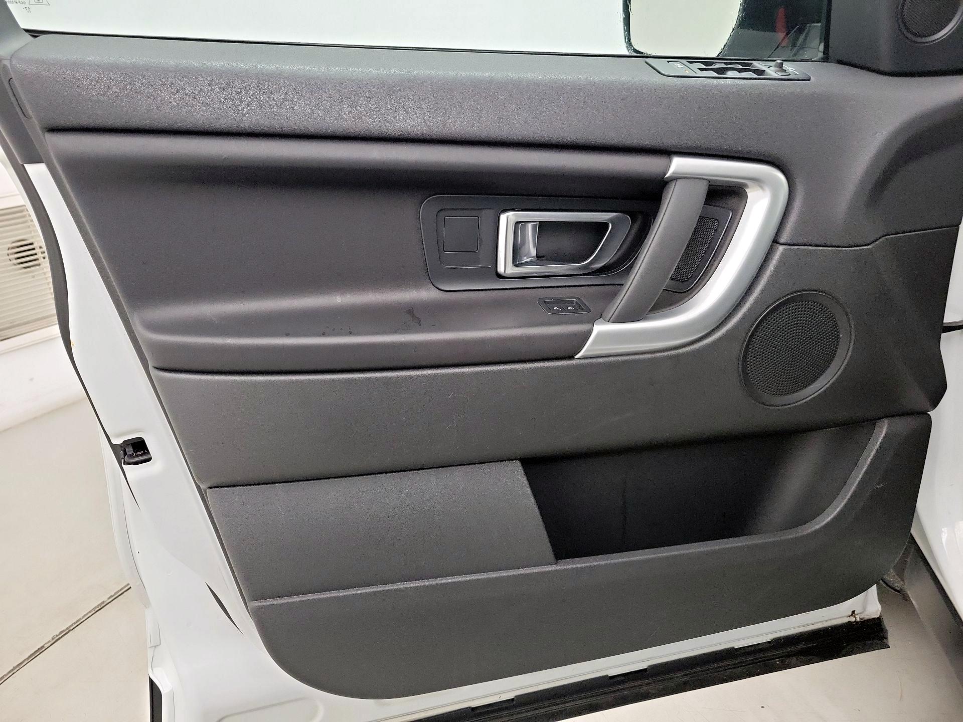 Thumbnail: 2018 Land Rover Discovery Sport - 12