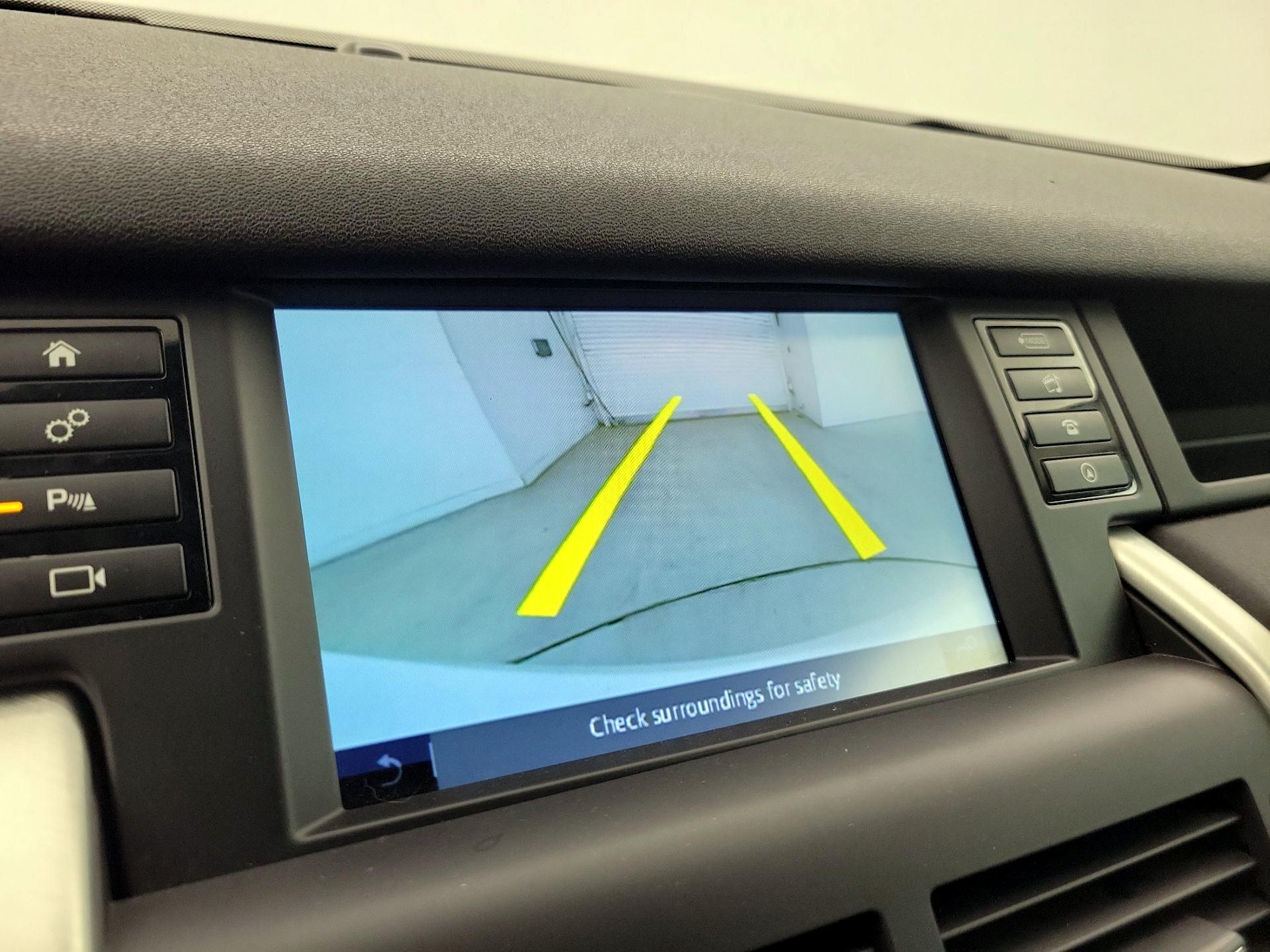 Thumbnail: 2018 Land Rover Discovery Sport - 15