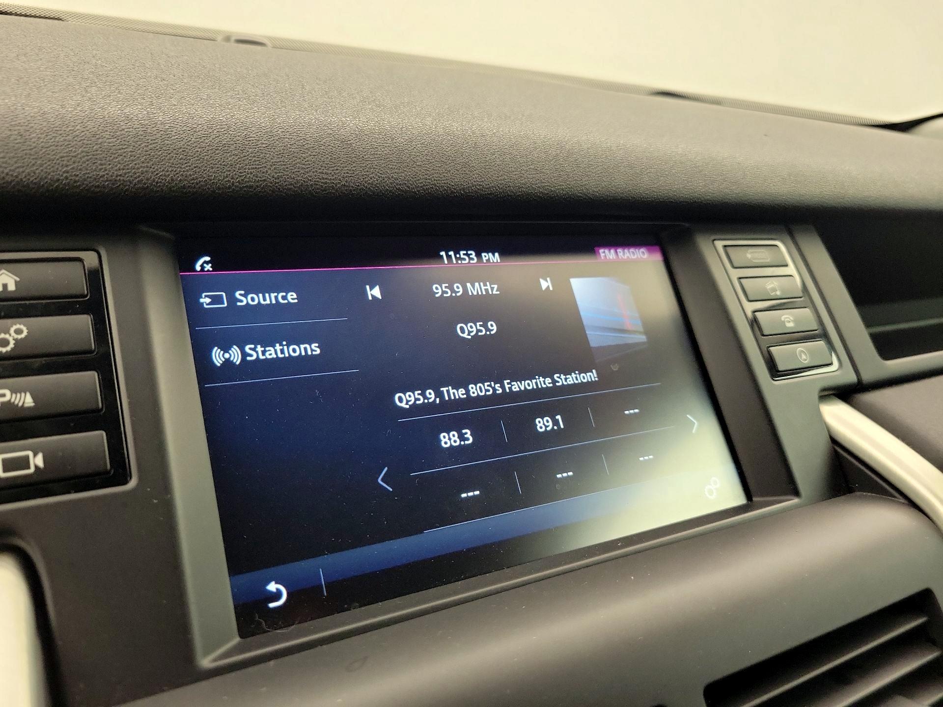 Thumbnail: 2018 Land Rover Discovery Sport - 16