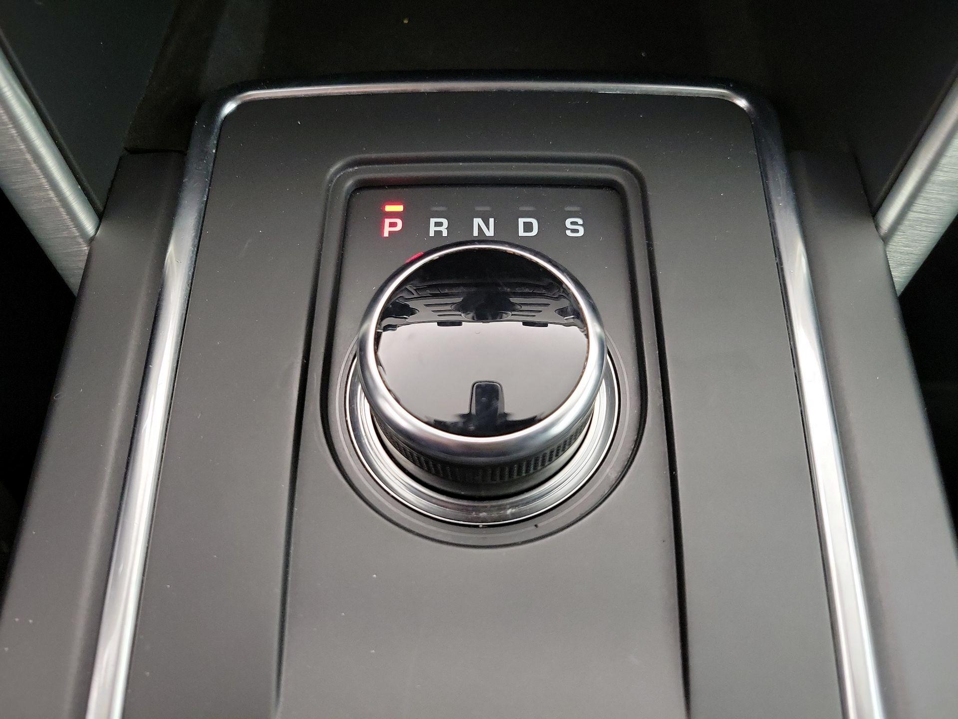 Thumbnail: 2018 Land Rover Discovery Sport - 18