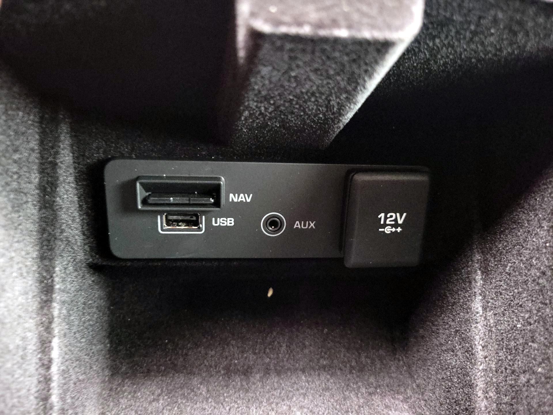 Thumbnail: 2018 Land Rover Discovery Sport - 19