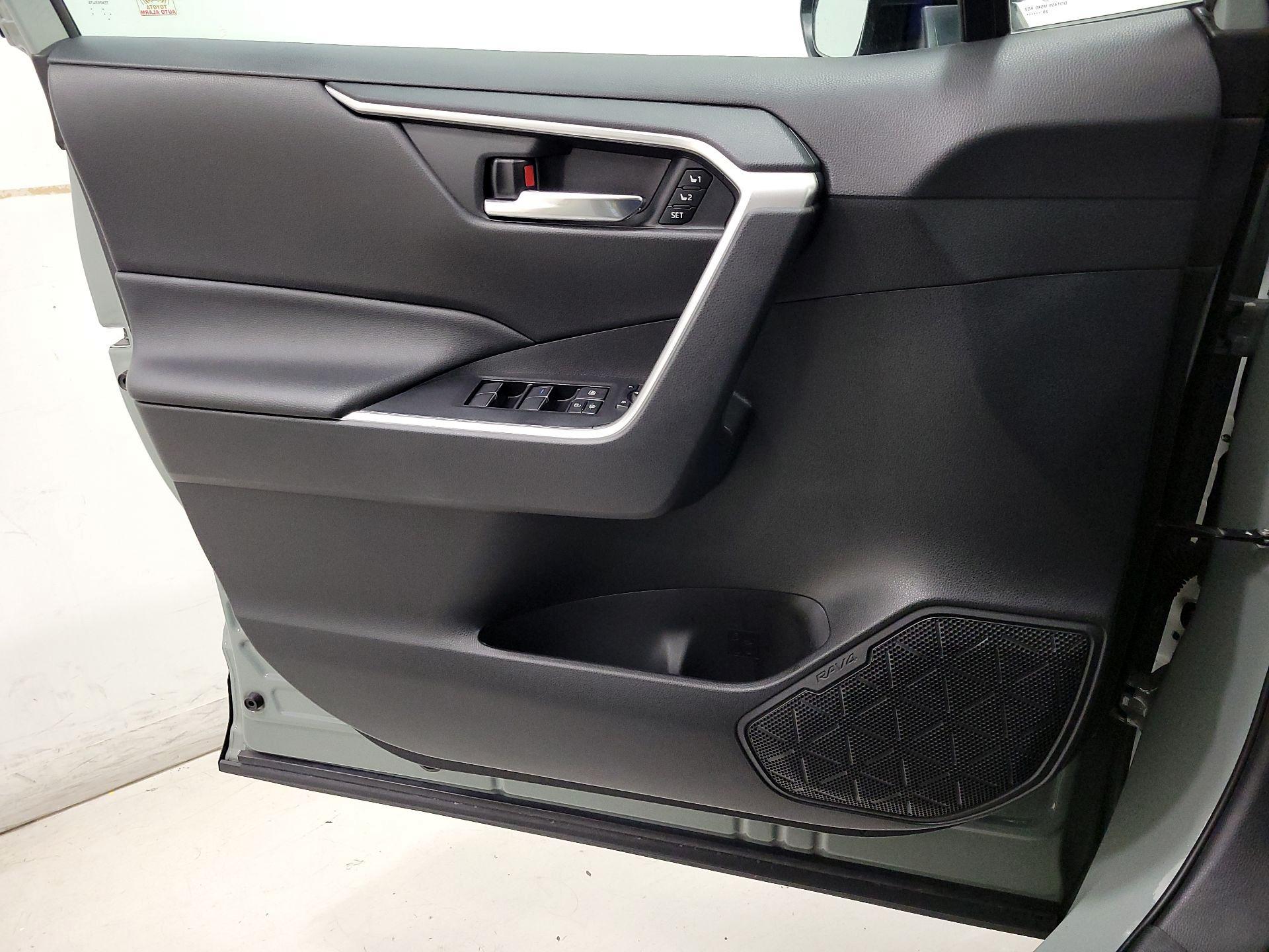 Thumbnail: 2021 Toyota RAV4 - 12