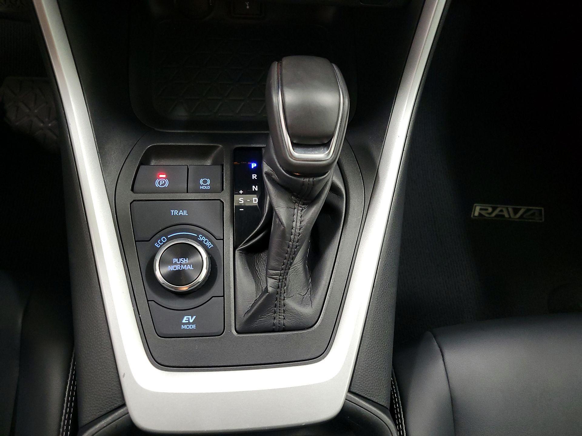 Thumbnail: 2021 Toyota RAV4 - 17