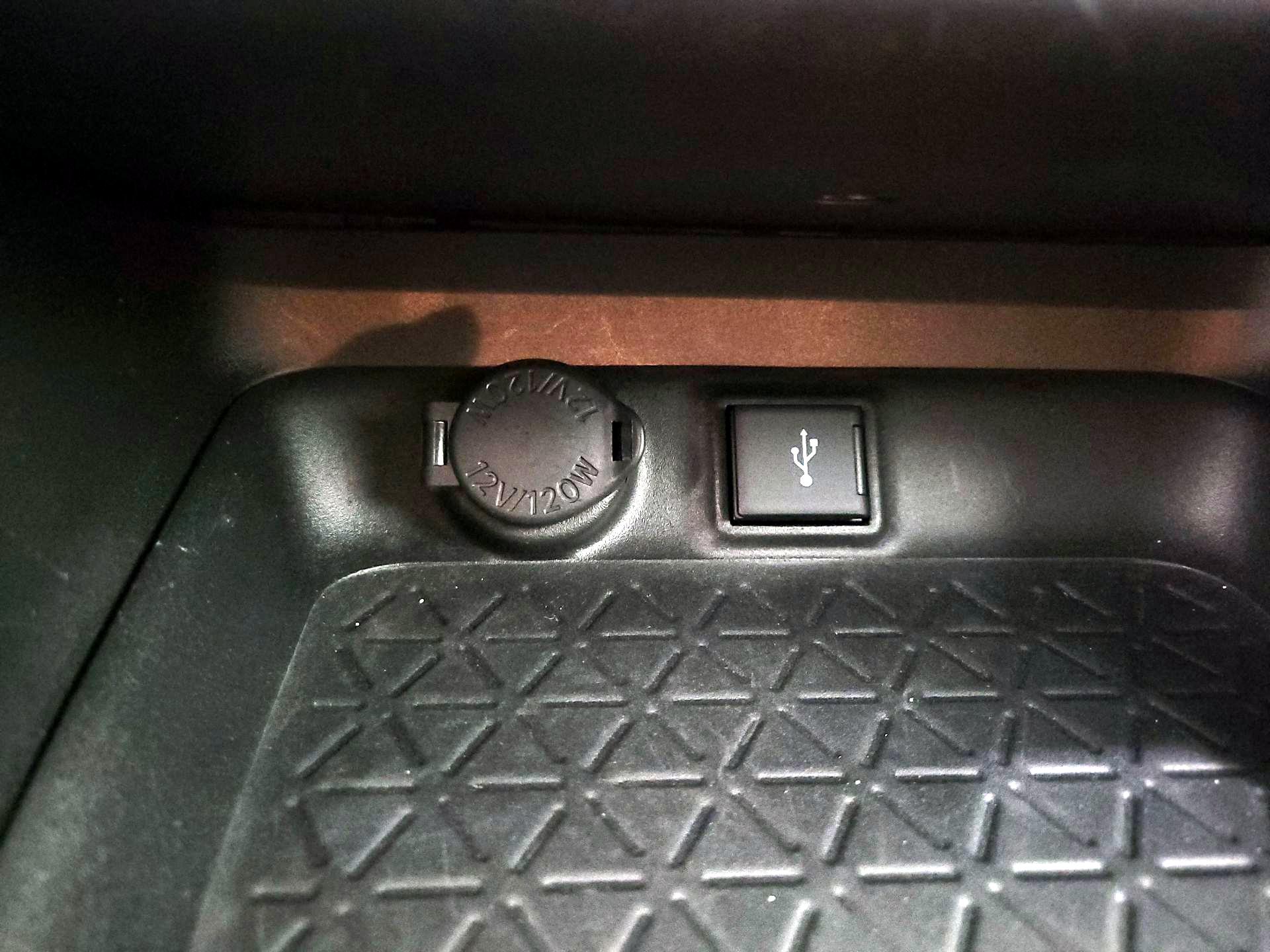 Thumbnail: 2021 Toyota RAV4 - 18
