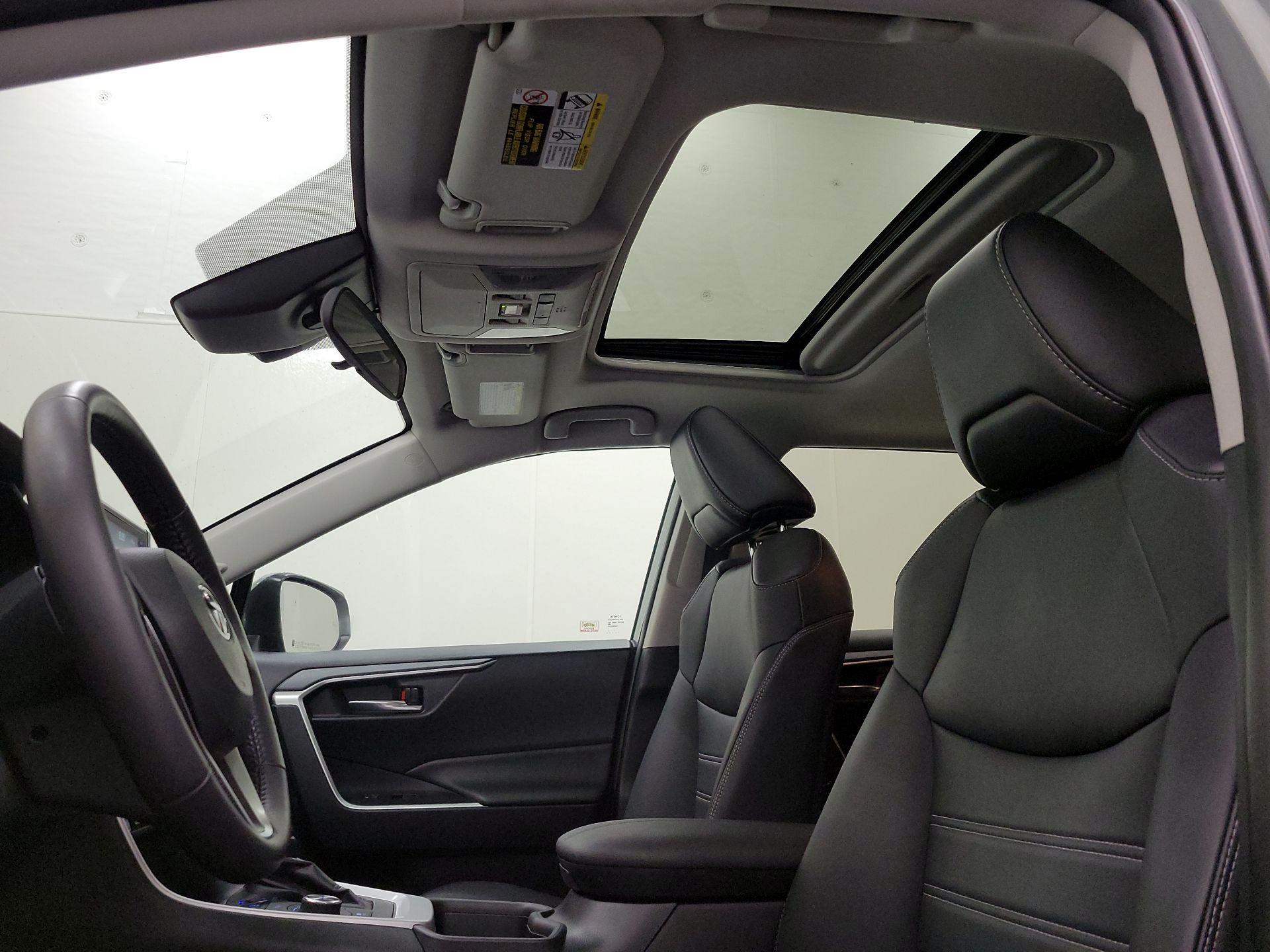 Thumbnail: 2021 Toyota RAV4 - 19