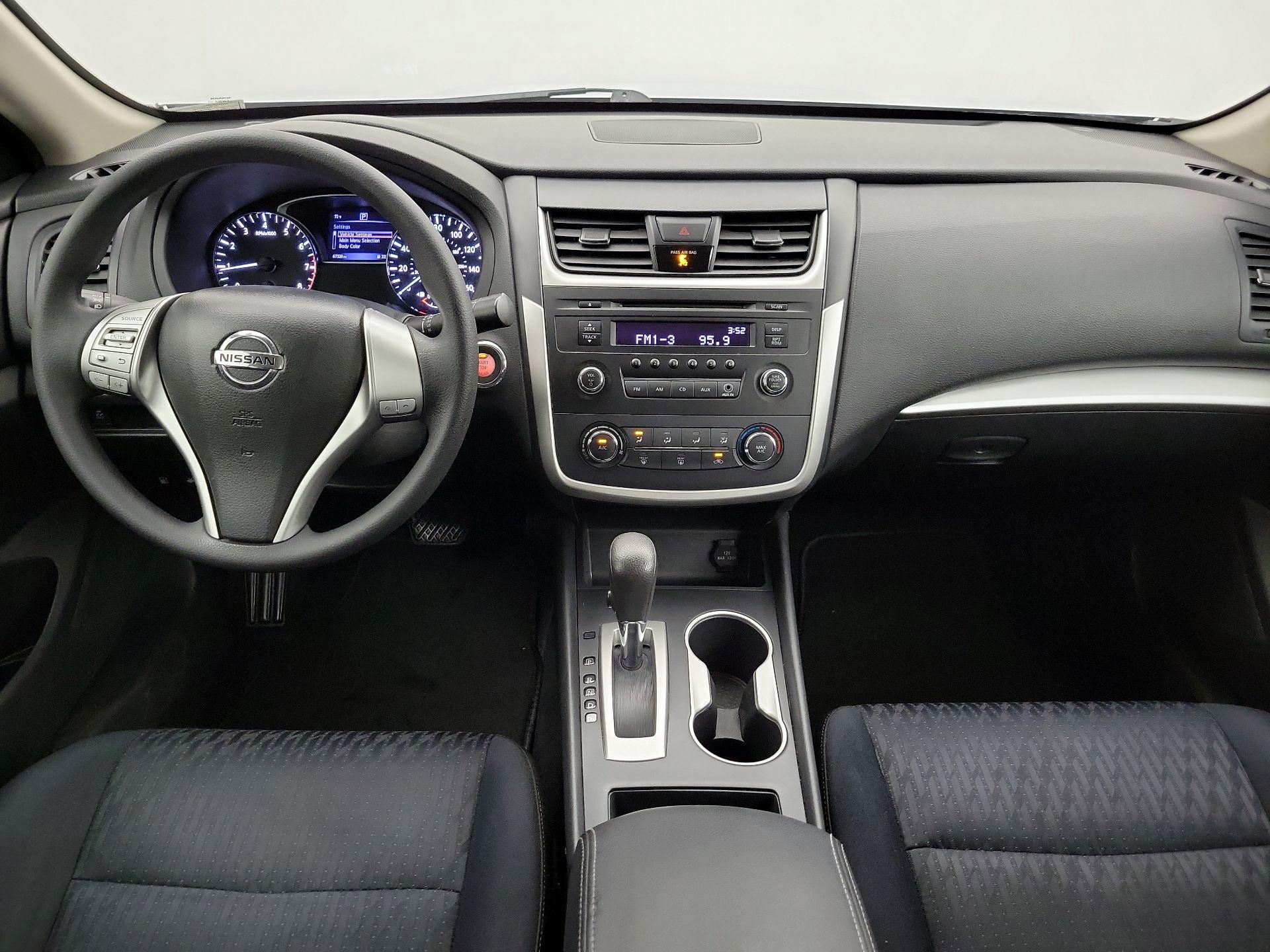 Thumbnail: 2017 Nissan Altima - 9