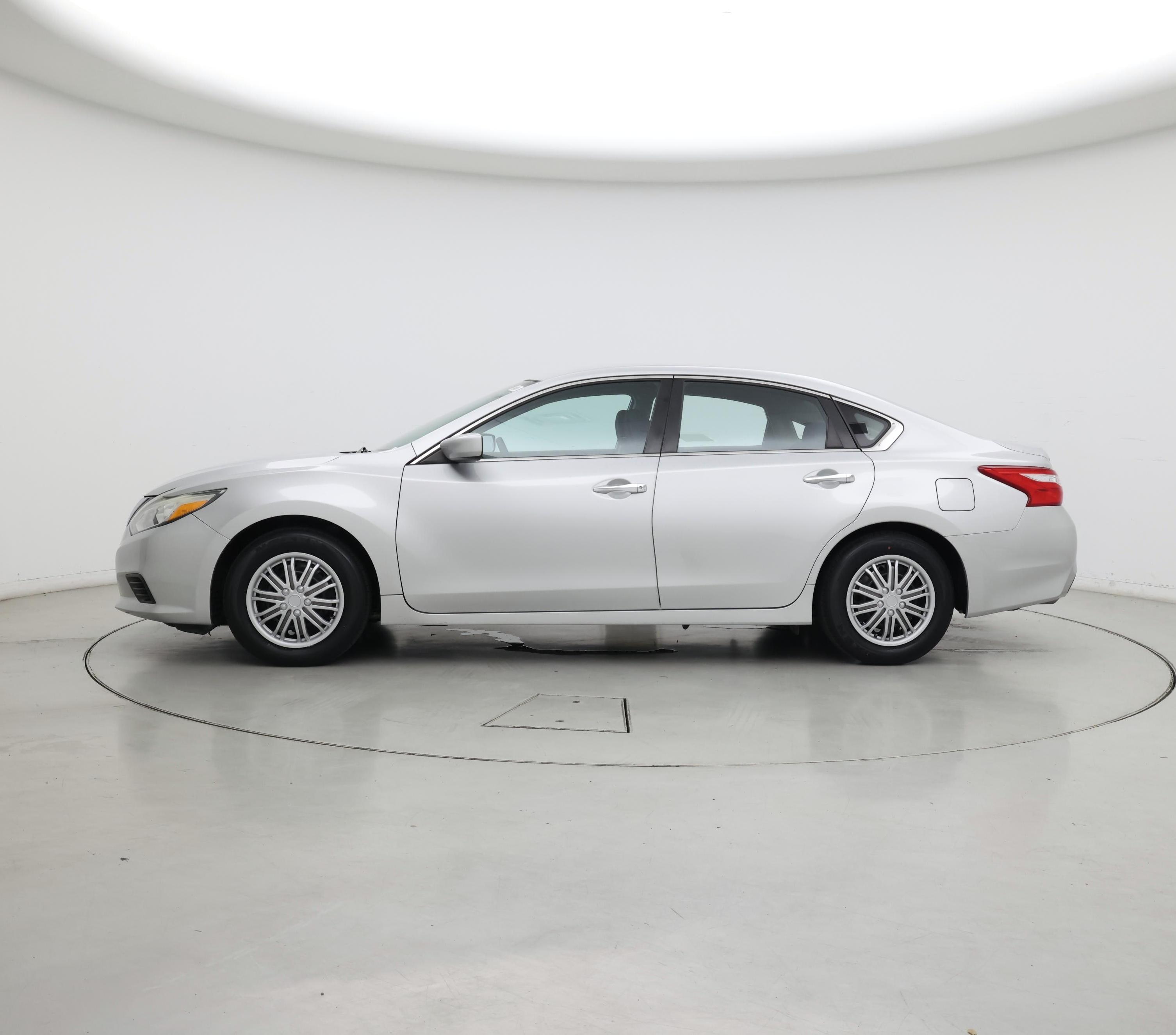 Thumbnail: 2017 Nissan Altima - 3