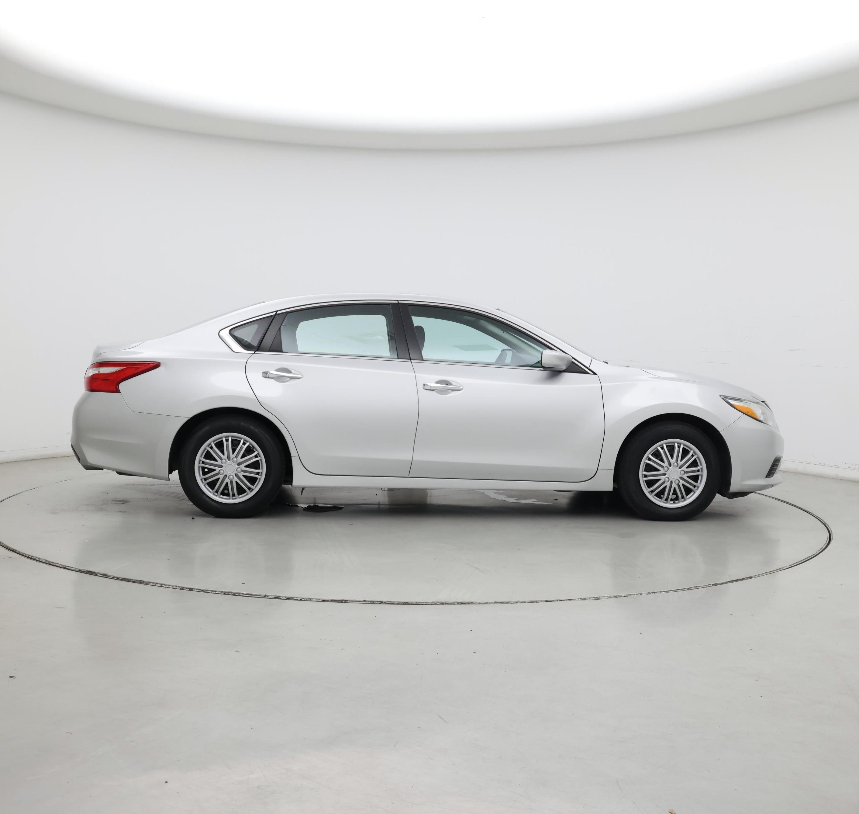 Thumbnail: 2017 Nissan Altima - 7