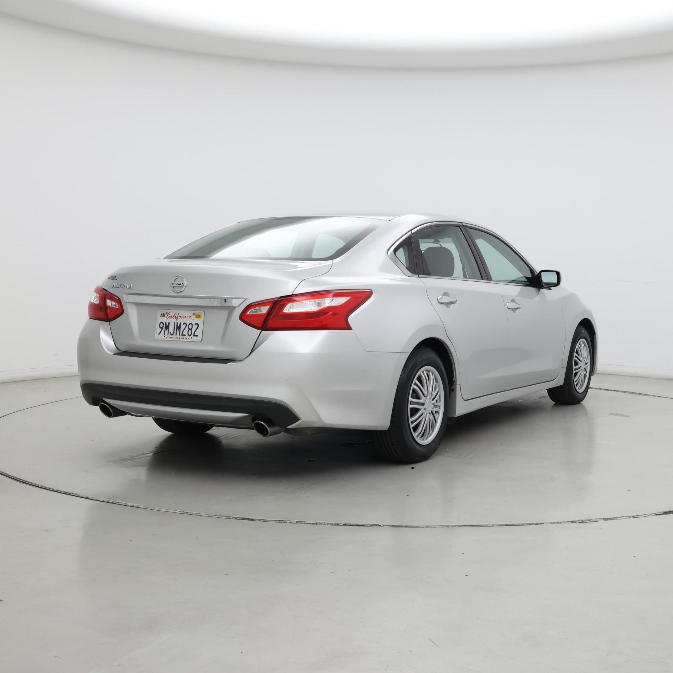 Thumbnail: 2017 Nissan Altima - 8