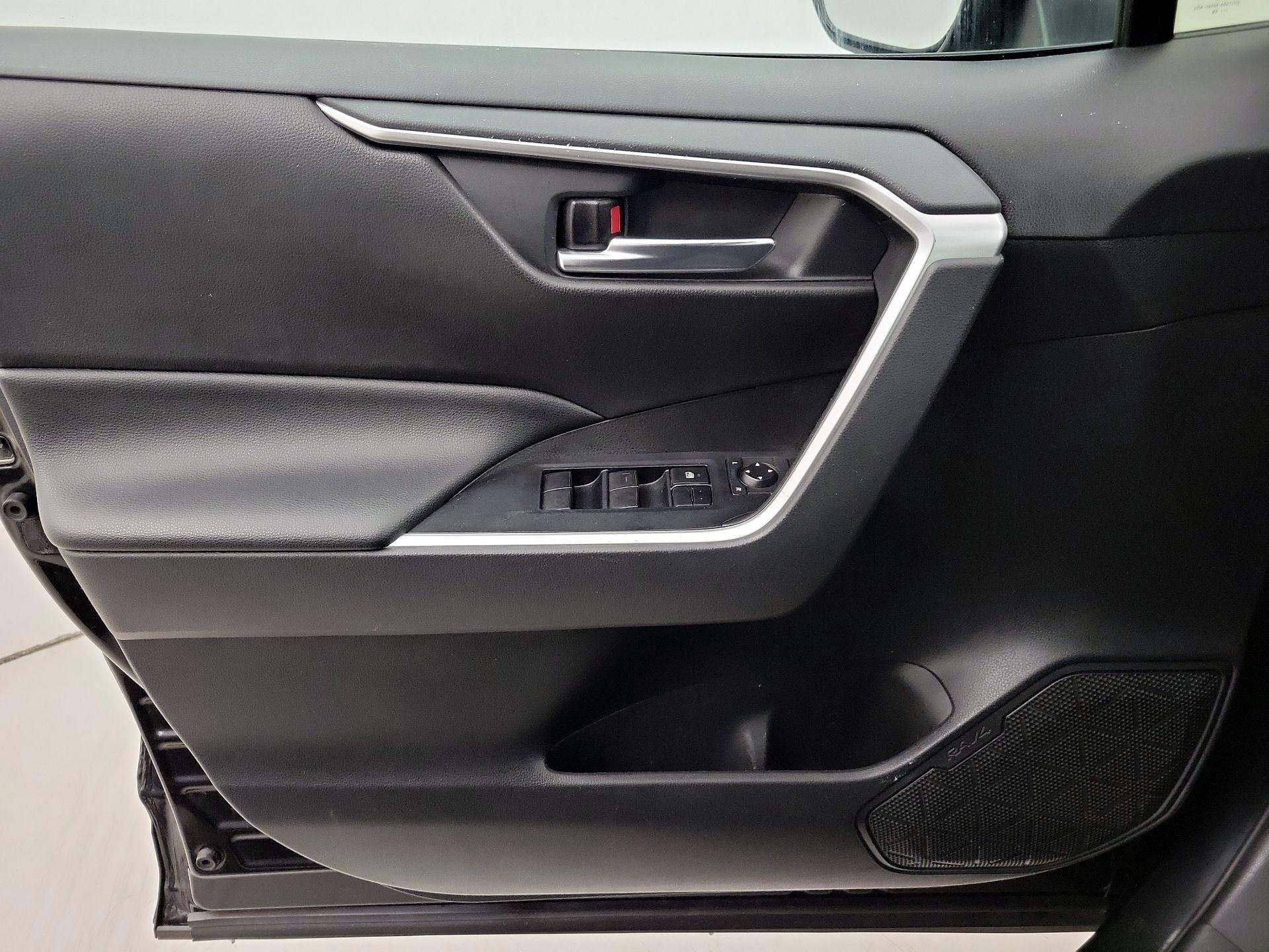 Thumbnail: 2019 Toyota RAV4 - 12