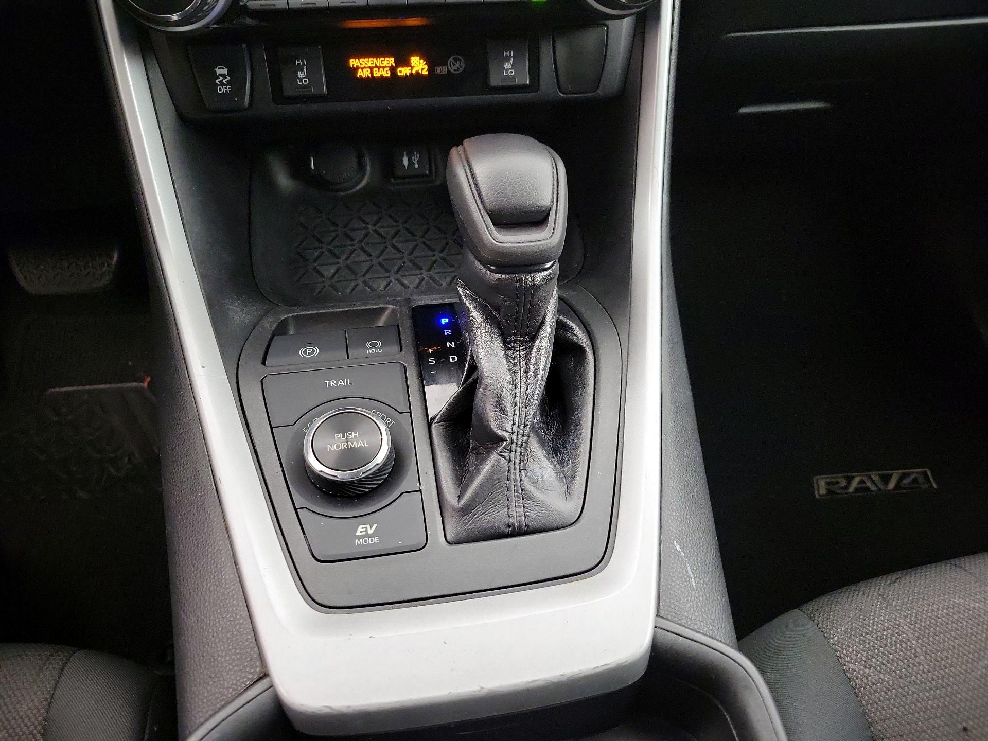 Thumbnail: 2019 Toyota RAV4 - 17