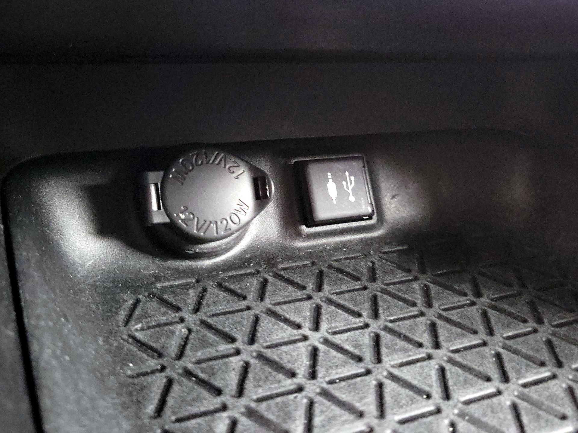 Thumbnail: 2019 Toyota RAV4 - 18