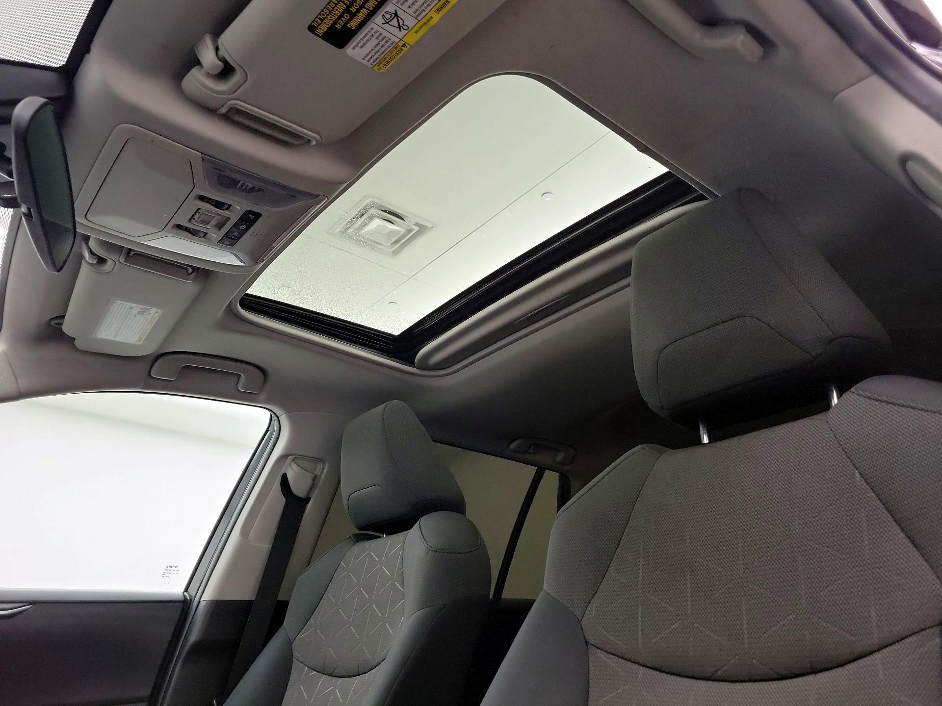 Thumbnail: 2019 Toyota RAV4 - 19