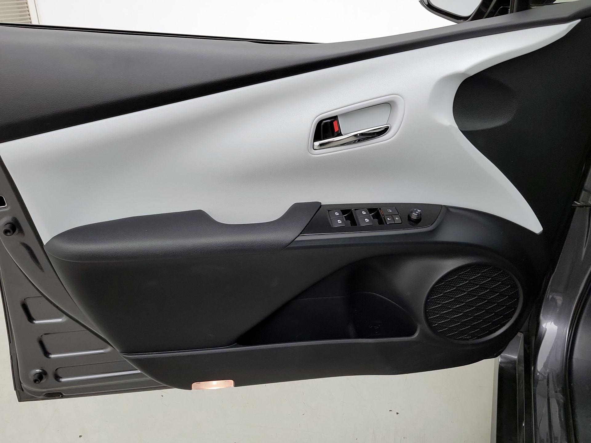 Thumbnail: 2017 Toyota Prius Prime - 12