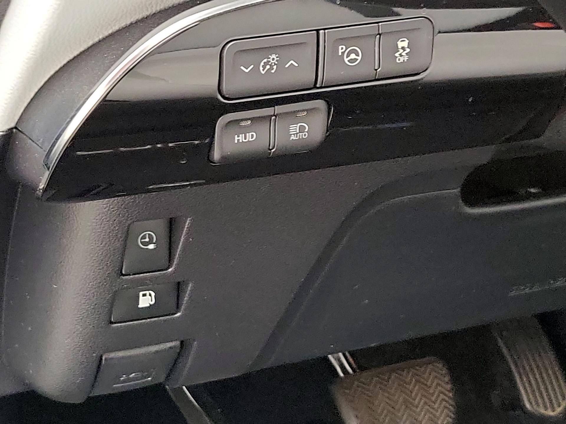 Thumbnail: 2017 Toyota Prius Prime - 13