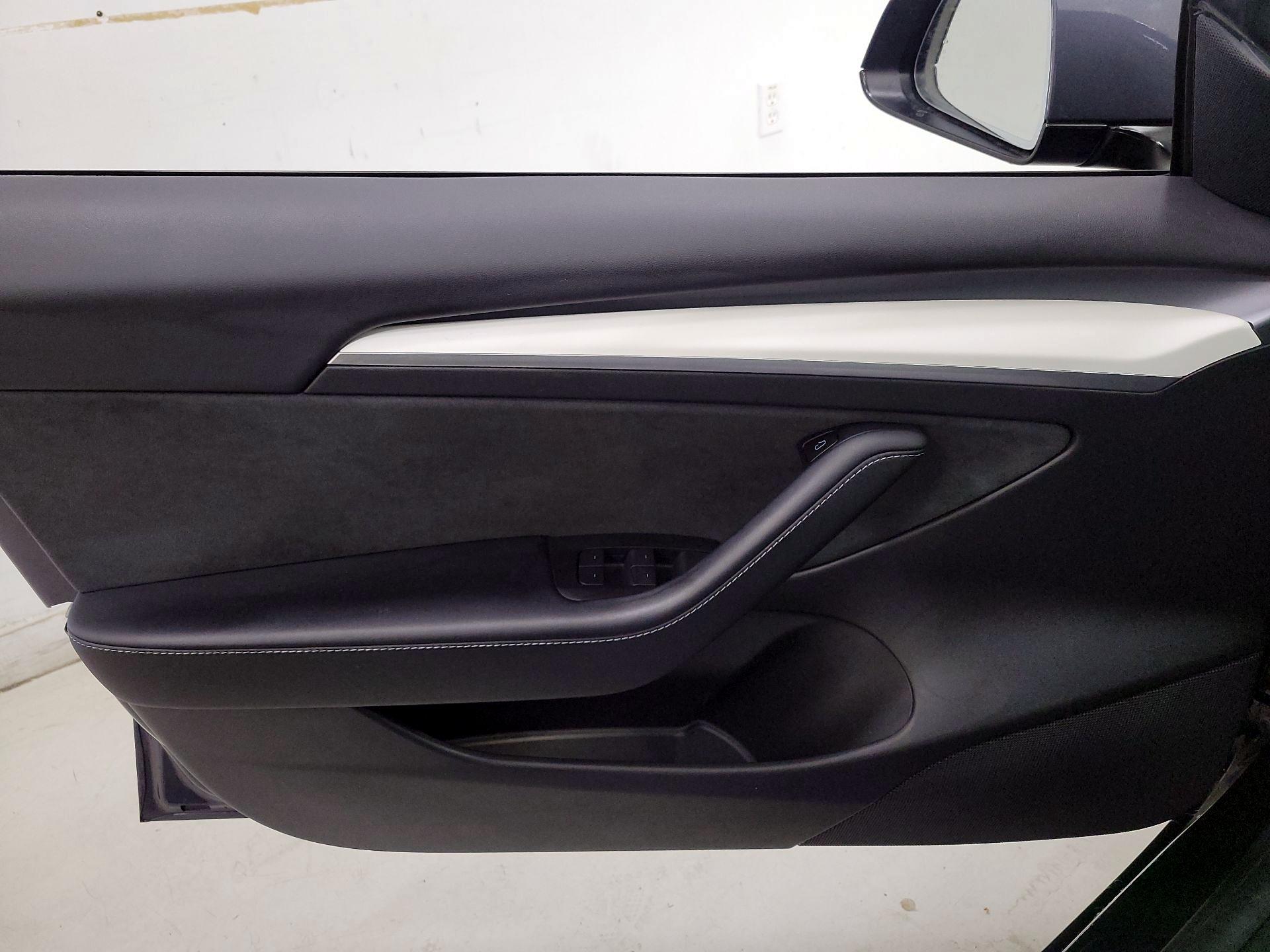 Thumbnail: 2022 Tesla Model 3 - 12