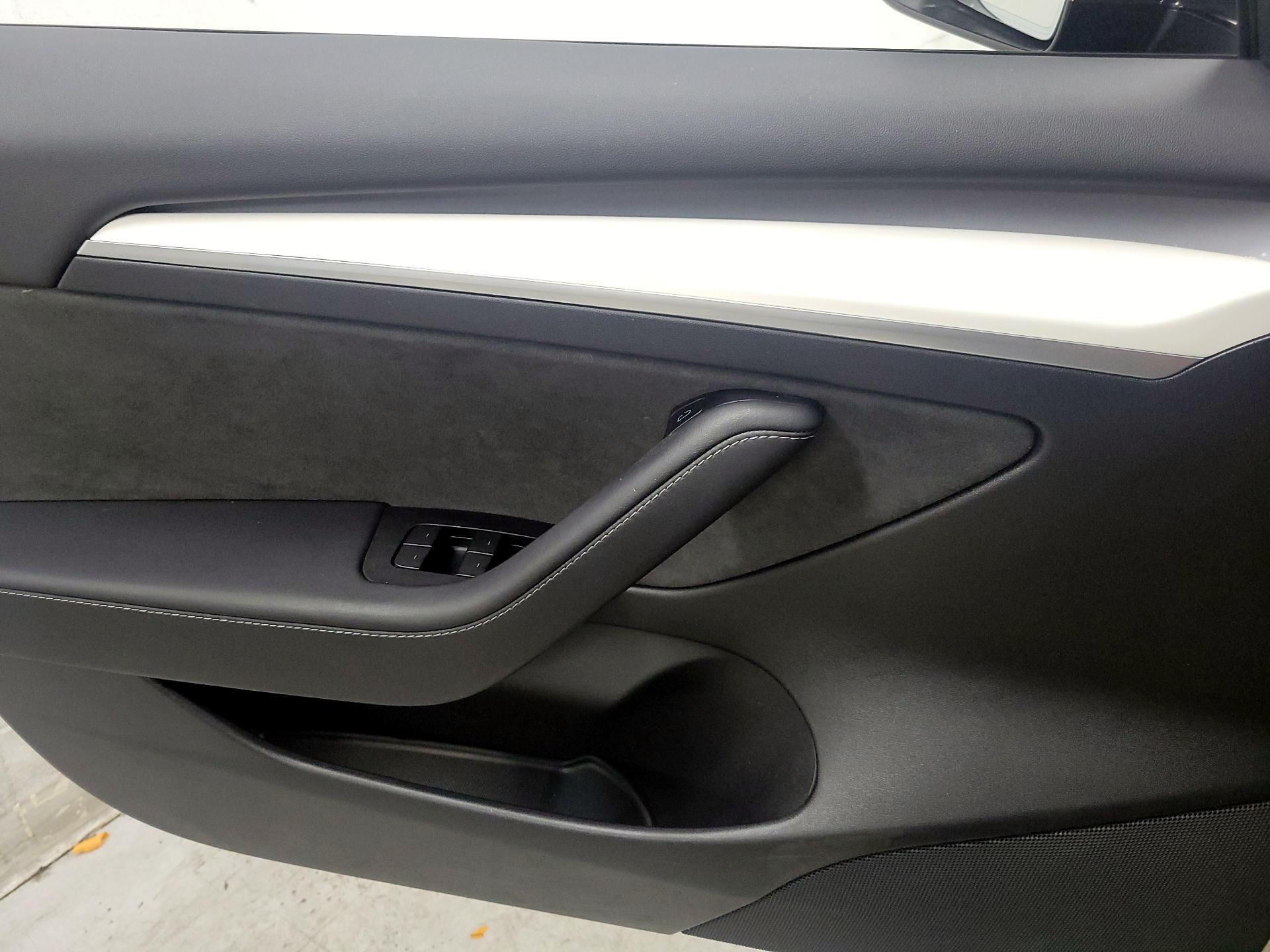 Thumbnail: 2022 Tesla Model 3 - 12