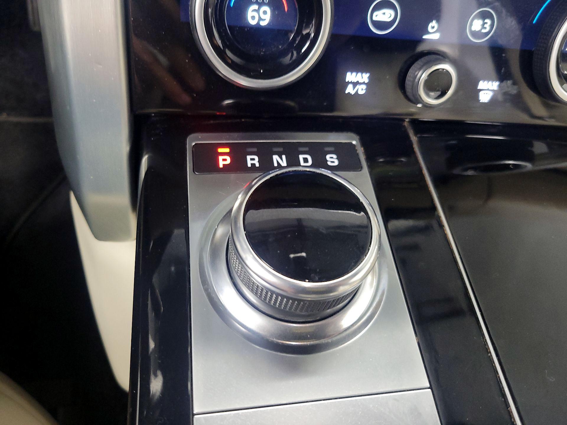 Thumbnail: 2020 Land Rover Range Rover - 16
