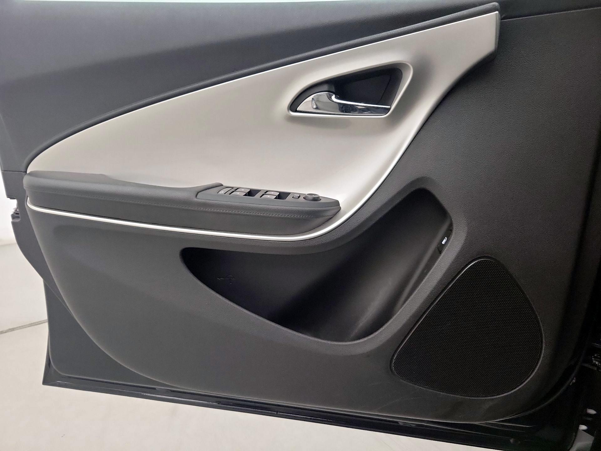 Thumbnail: 2015 Chevrolet Volt - 12