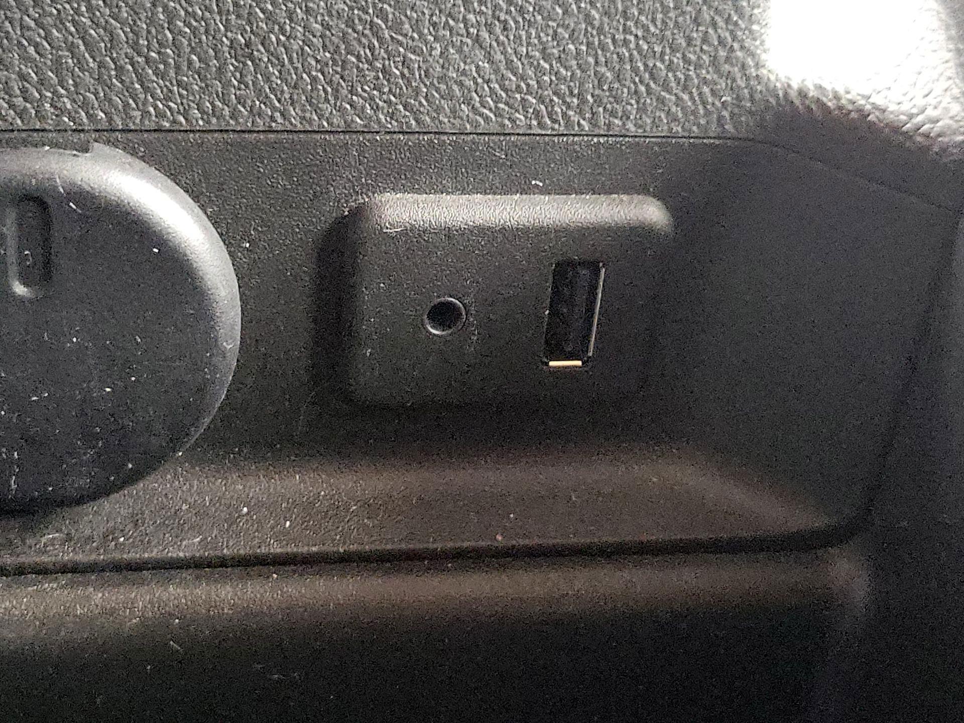 Thumbnail: 2015 Chevrolet Volt - 17