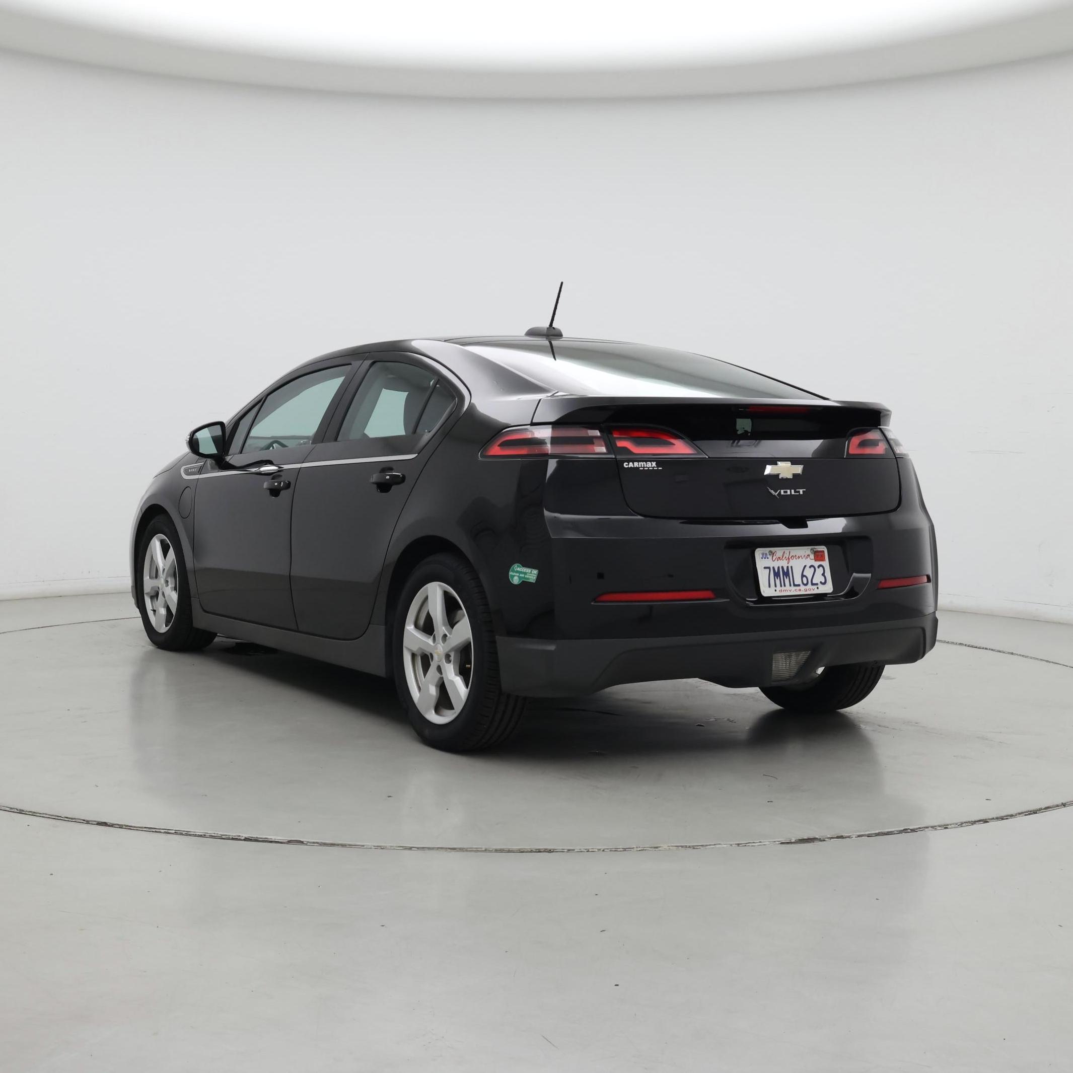 Thumbnail: 2015 Chevrolet Volt - 2